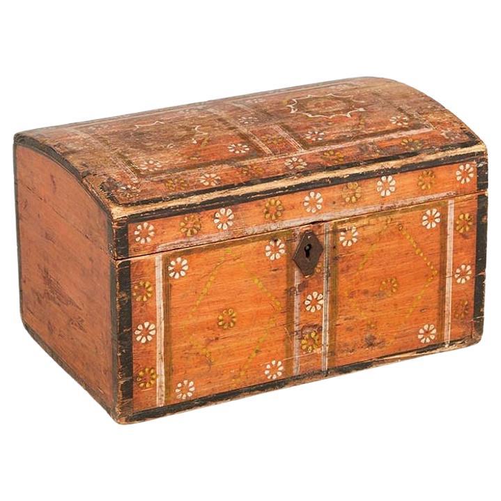 Caja decorada con pintura escandinava en venta
