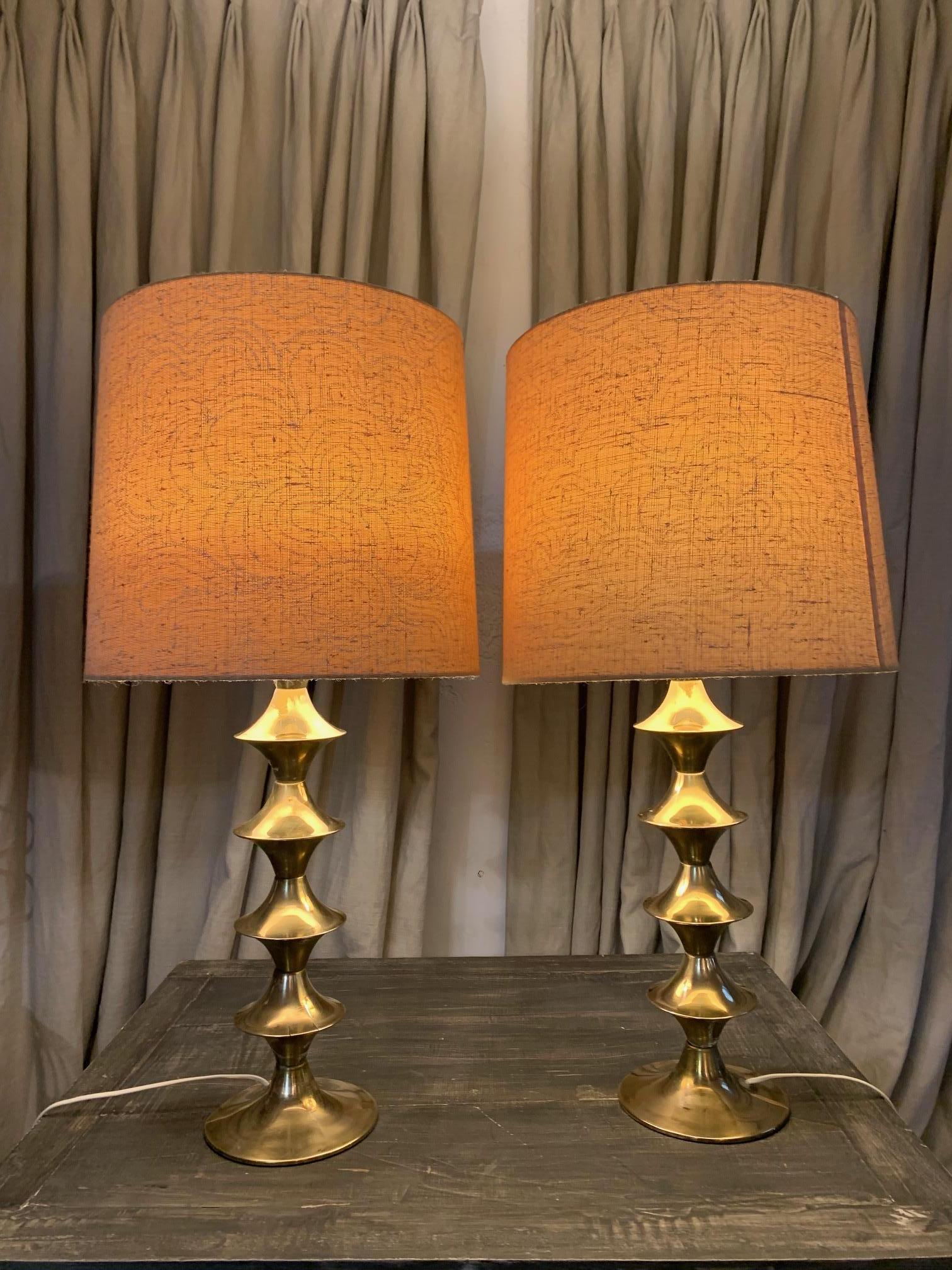 Scandinavian Pair Modern Vintage Brass Table Lamps For Sale 4