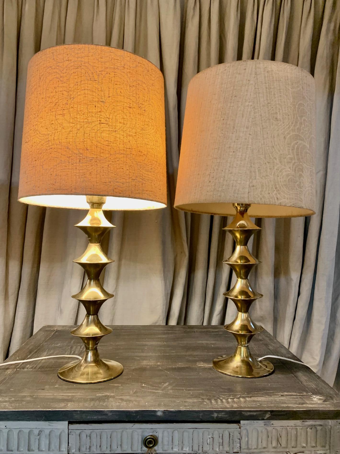 Scandinavian Pair Modern Vintage Brass Table Lamps In Good Condition For Sale In Madrid, ES