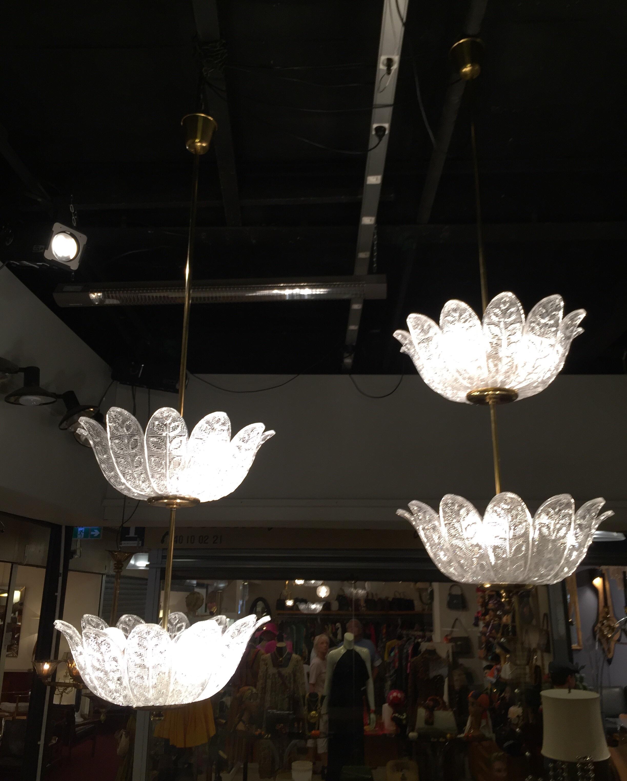 Sublime Scandinavian chandeliers made in crystal and brass, circa 1940-1950.
Flower decor.
Each cup is composed of 12 petals, or 24 petals per chandelier in total.
Both are in perfect condition.
Total height up to the bail: 150cm
Diameter of