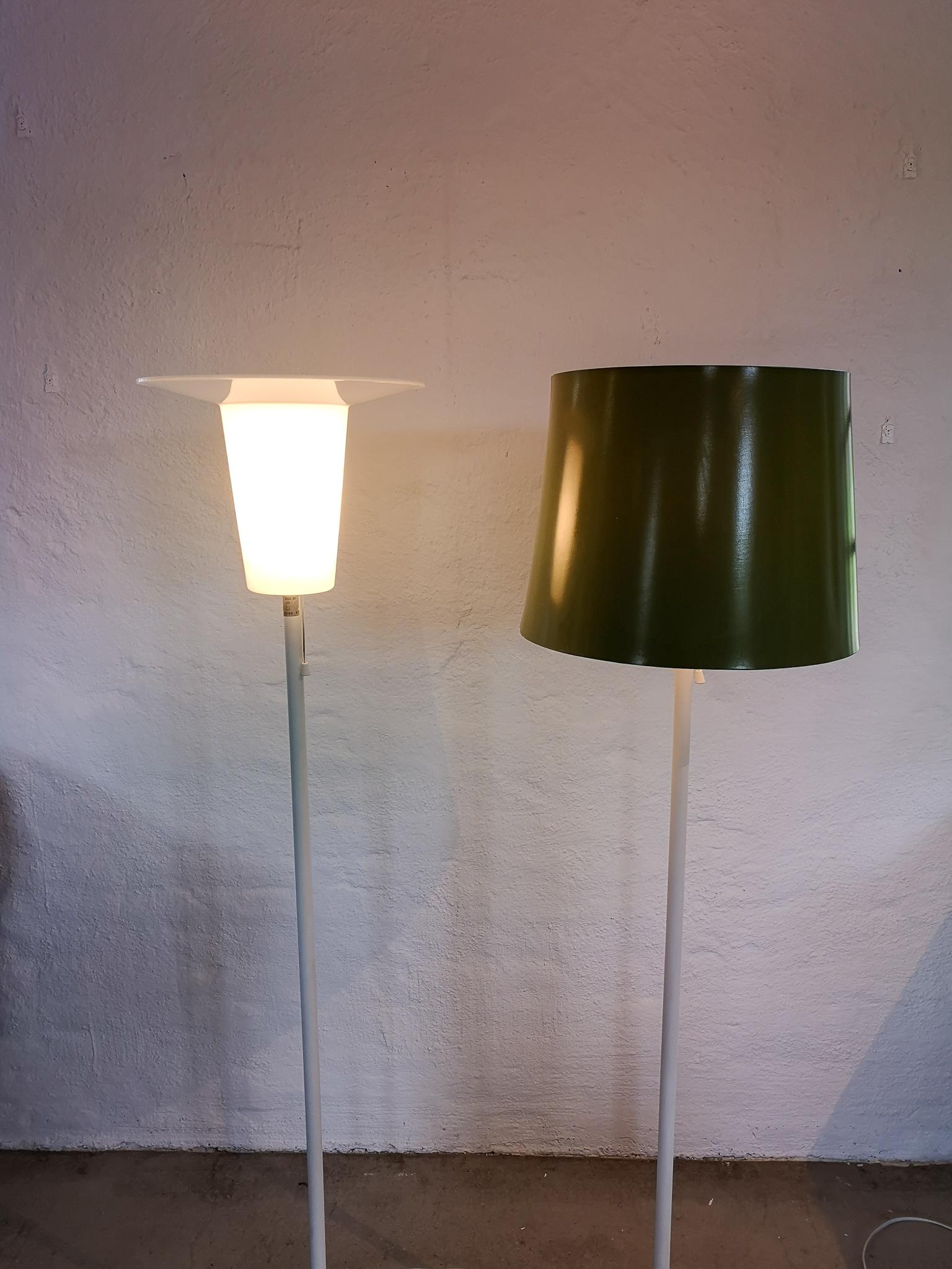 Paire de lampadaires scandinaves Luxus, Suède, 1970 en vente 5