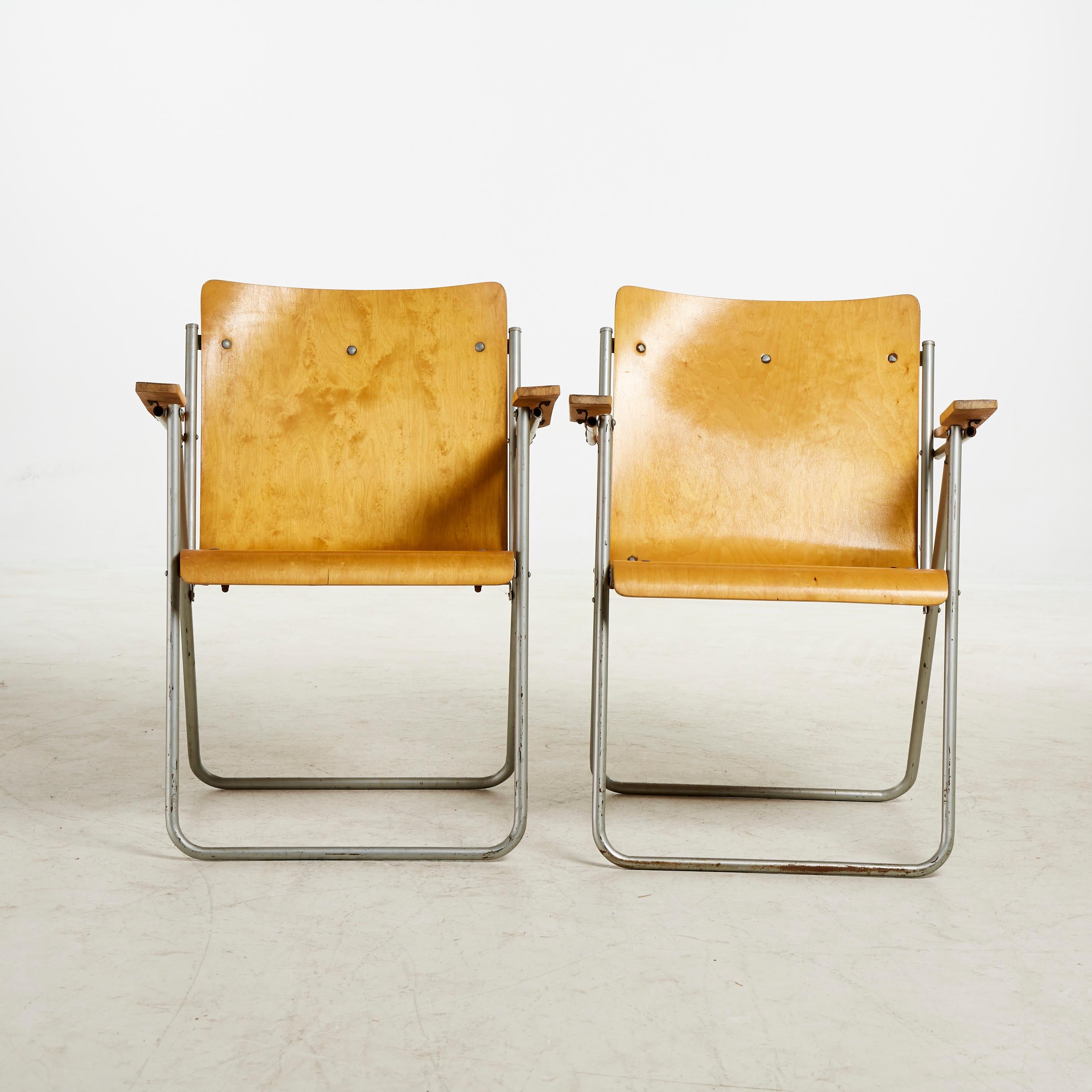 Scandinavian pair of folding chairs made in 1940s, frame in metal and molded birch.