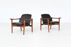 Scandinavian pair of lounge chairs in teak and leather Westnofa Norway 1960
