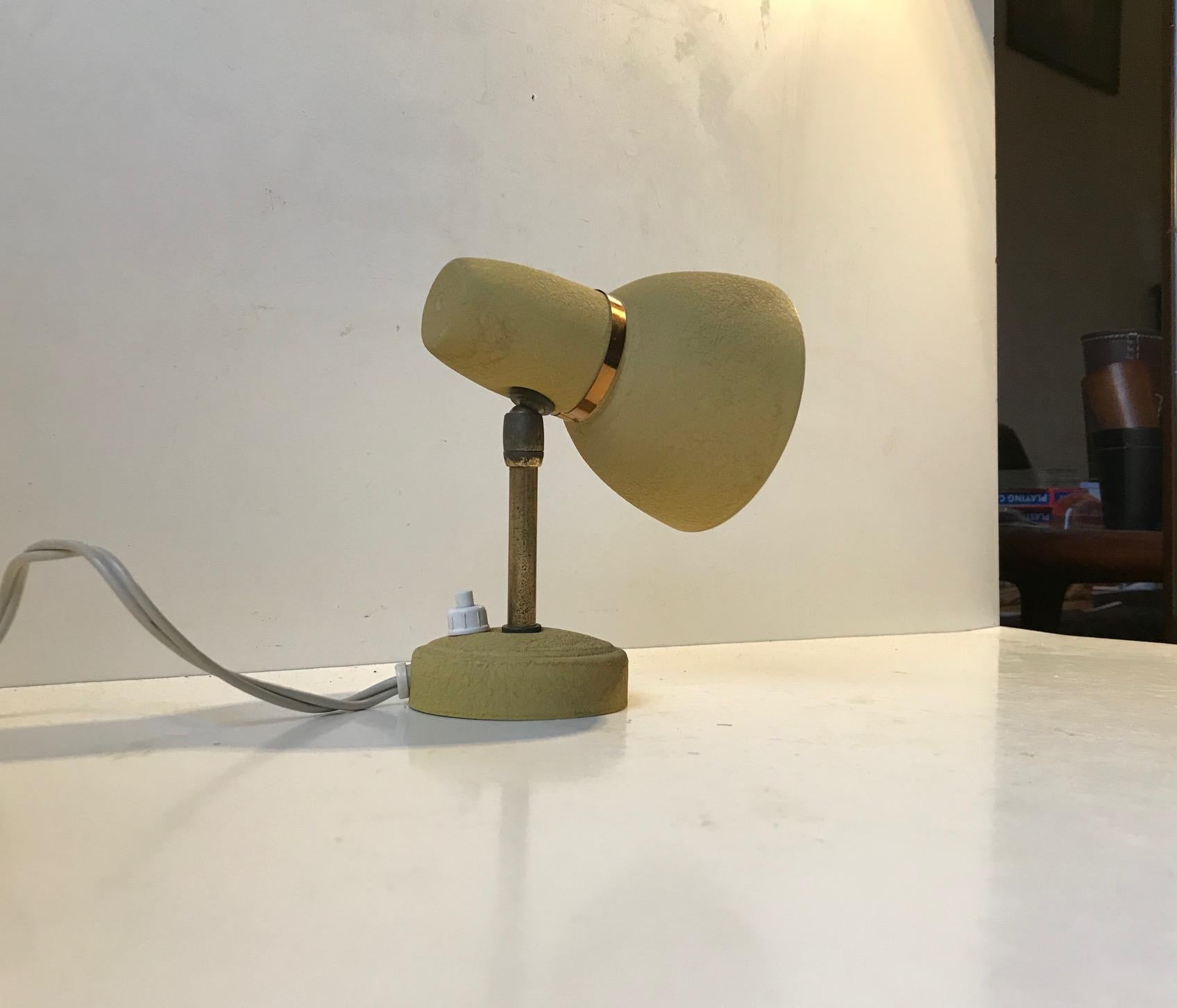 Scandinavian Pastel Yellow Wall Lamp in Brass and Alu, 1950s In Good Condition For Sale In Esbjerg, DK