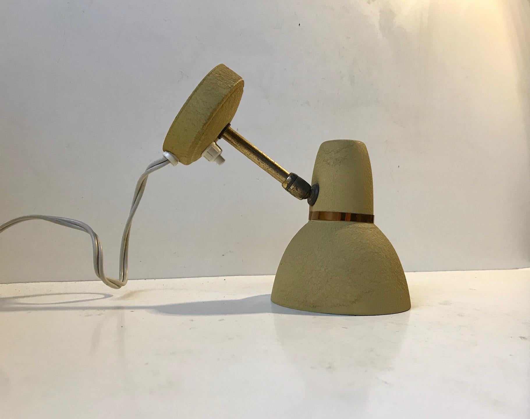 Scandinavian Pastel Yellow Wall Lamp in Brass and Alu, 1950s For Sale 1