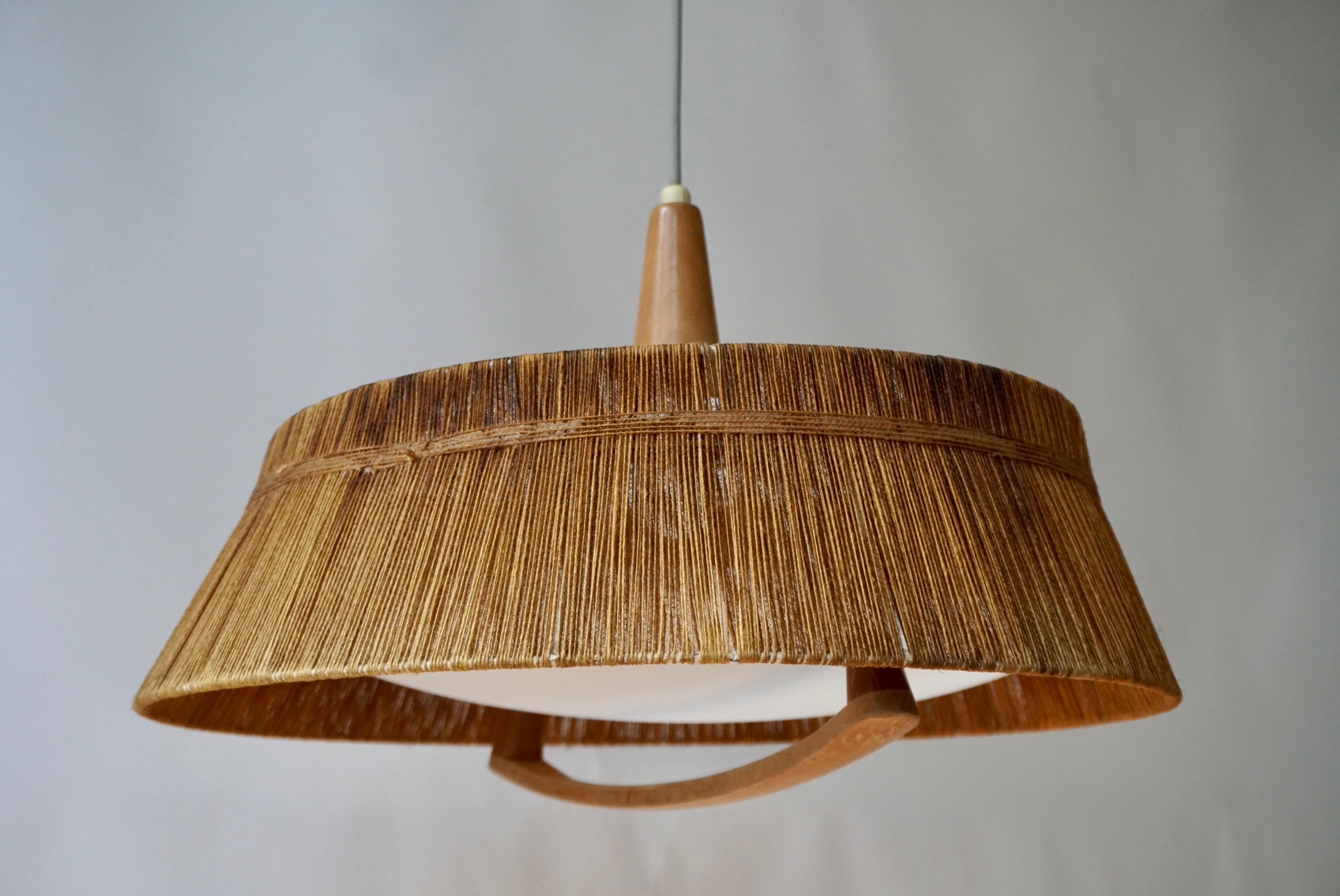 Scandinavian Pendant Light in Rope, Wood and Perspex In Good Condition For Sale In Antwerp, BE