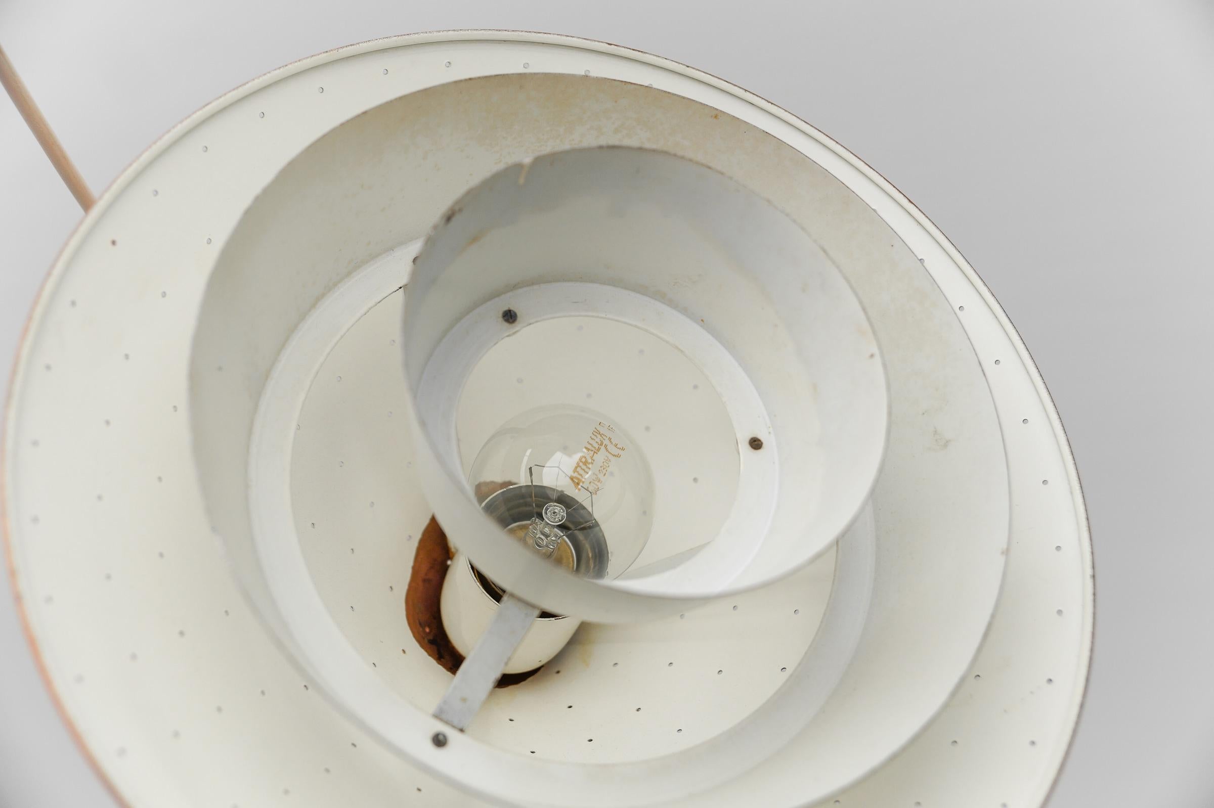 Lámpara de techo escandinava de cobre perforado Moderna de mediados de siglo, años 60 en venta 8