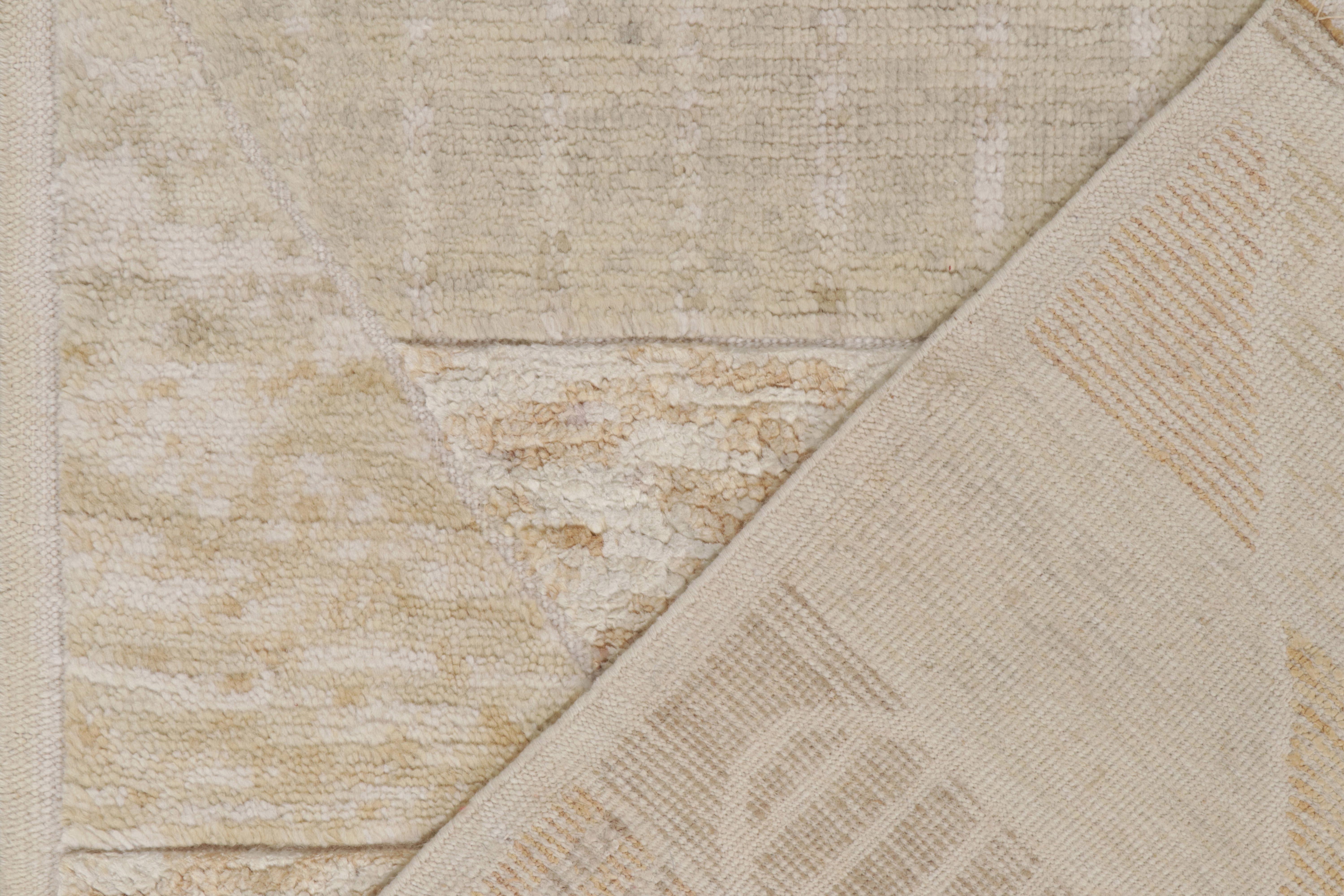 Skandinavischer Teppich & Kelim-florteppich in Beige, Weiß und Grau mit geometrischem Muster (21. Jahrhundert und zeitgenössisch) im Angebot