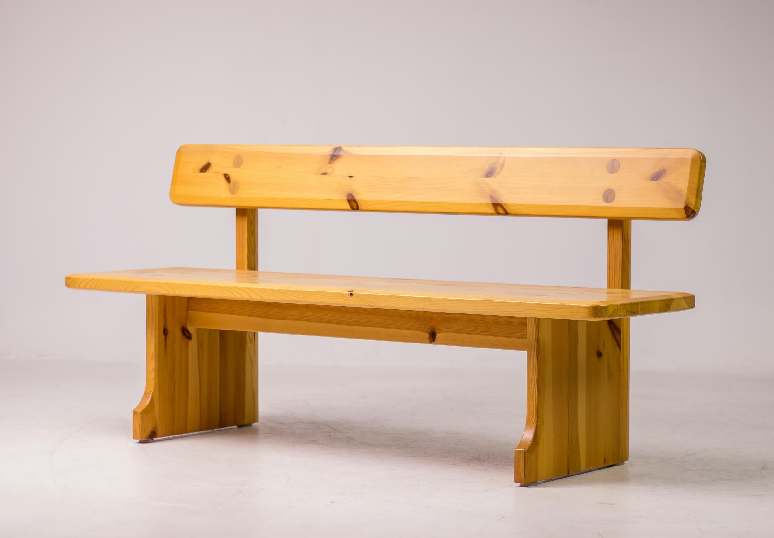 Mid-Century Scandinavian Modern solid pine bench by Swedish company Karl Andersson and Söner, designed by Carl Malmsten. Nice woodworking details that are also present in the designs of Axel Einar Hjorth, Pierre Chapo and Charlotte Perriand.
Marked