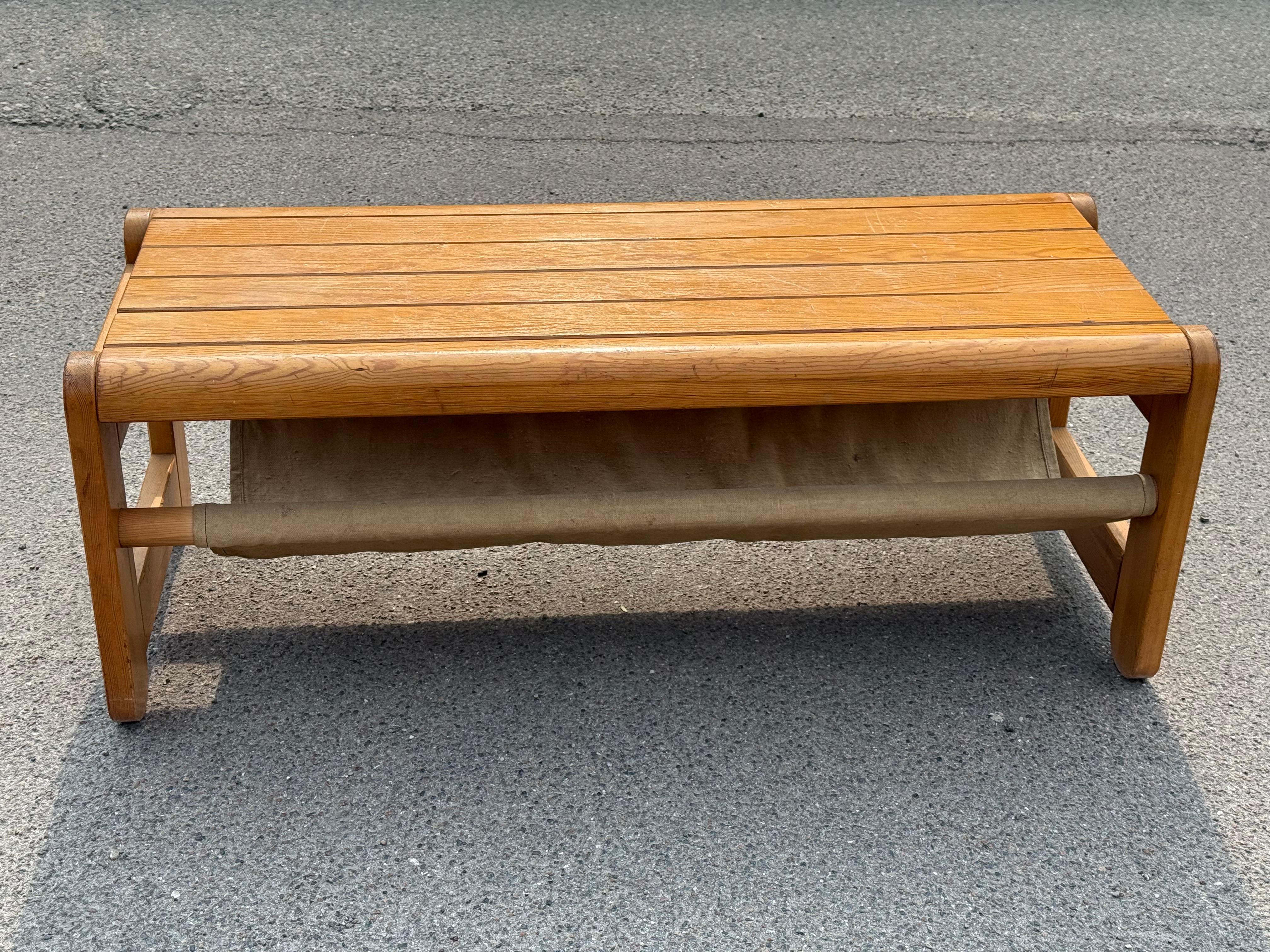 Scandinavian Pine bench with canvas storage underneath from the 1970´s en venta 3