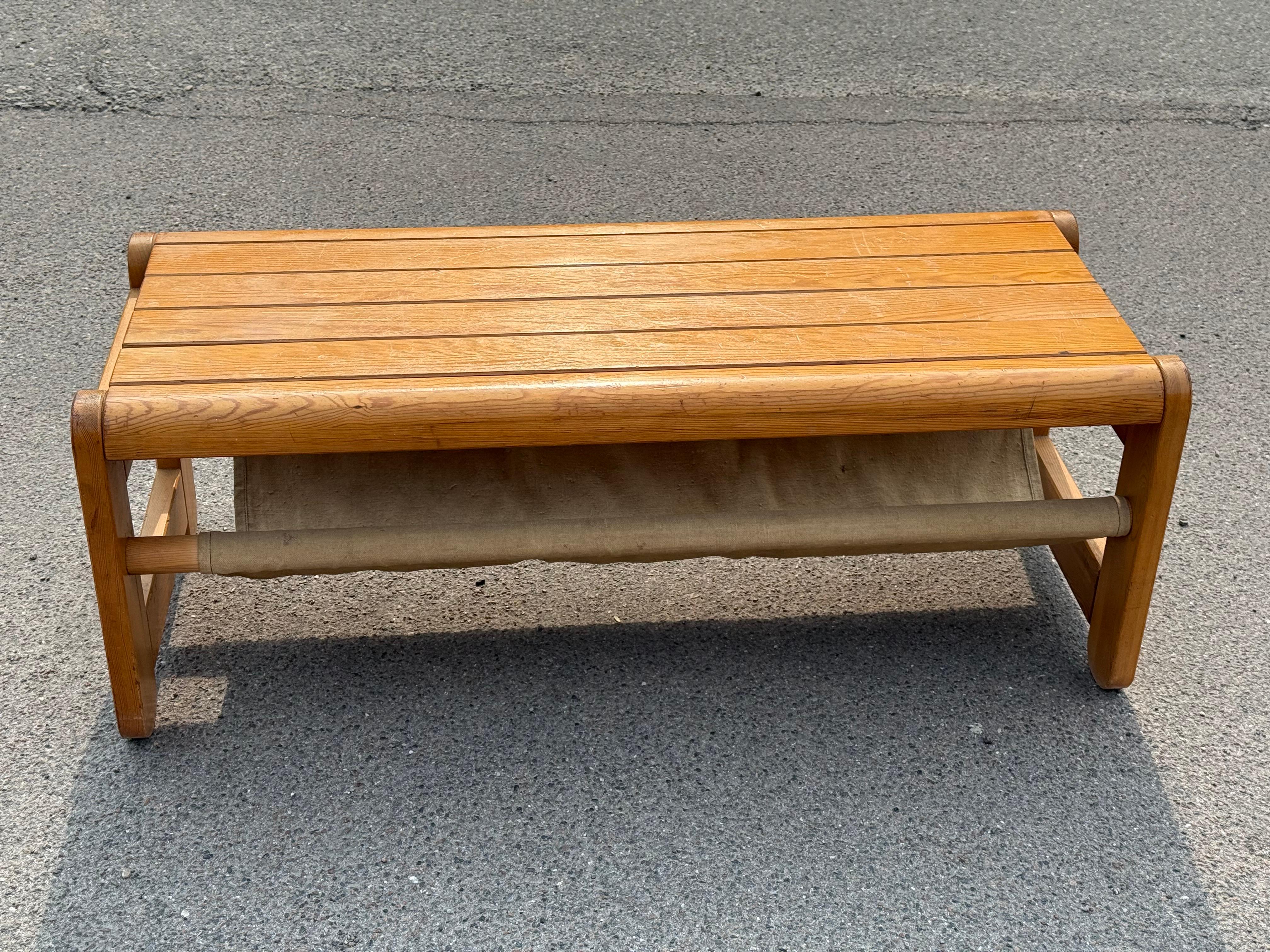 Scandinavian Pine bench with canvas storage underneath from the 1970´s en venta 1