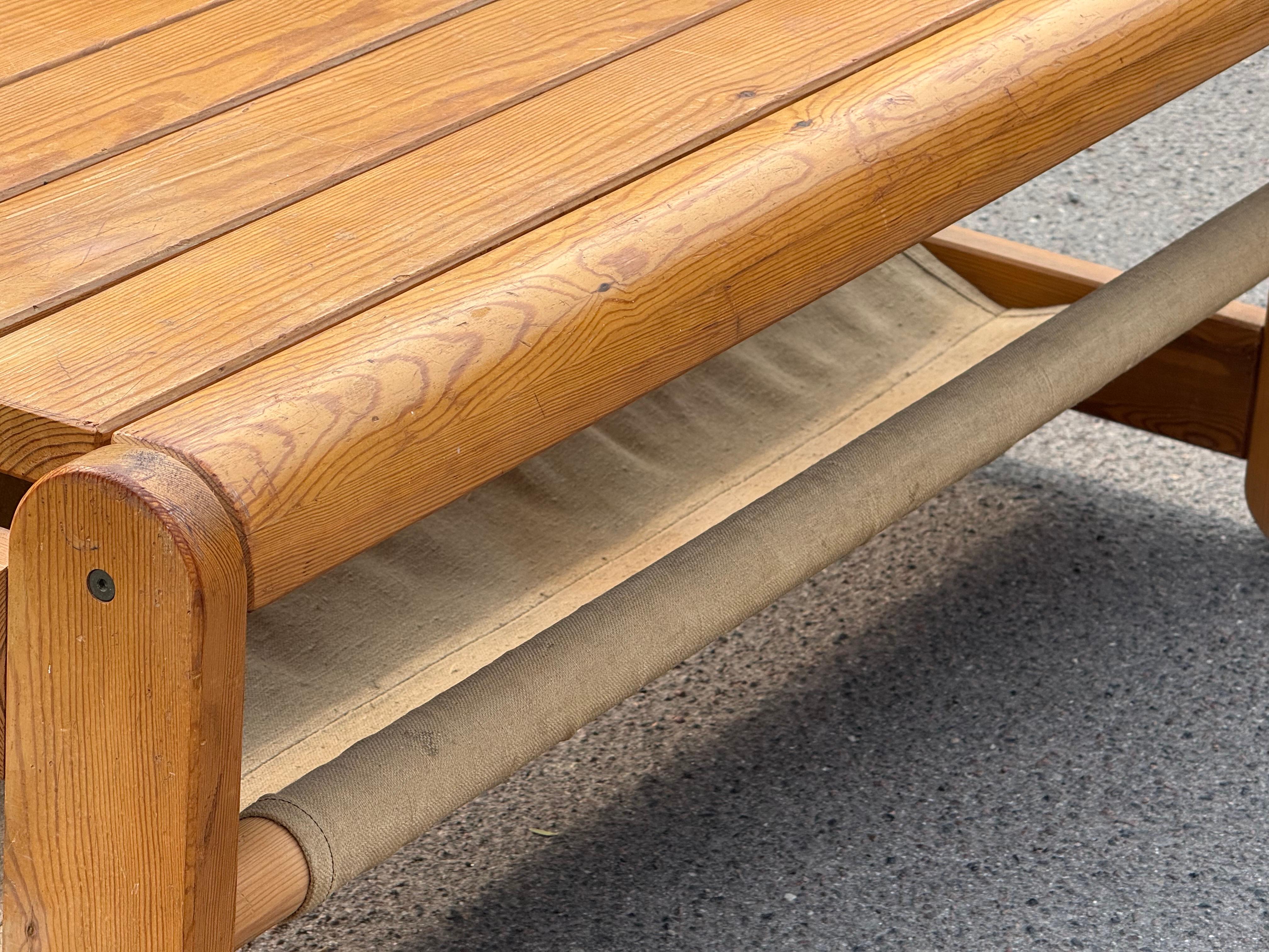 Scandinavian Pine bench with canvas storage underneath from the 1970´s en venta 2