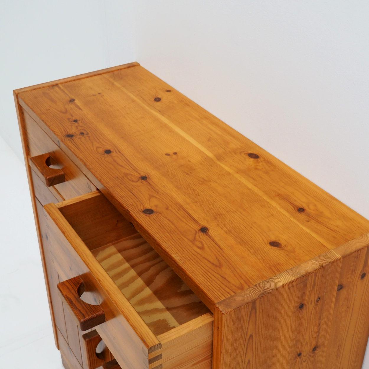 Scandinavian Pine Cabinet in the Style of Charlotte Perriand For Sale 3
