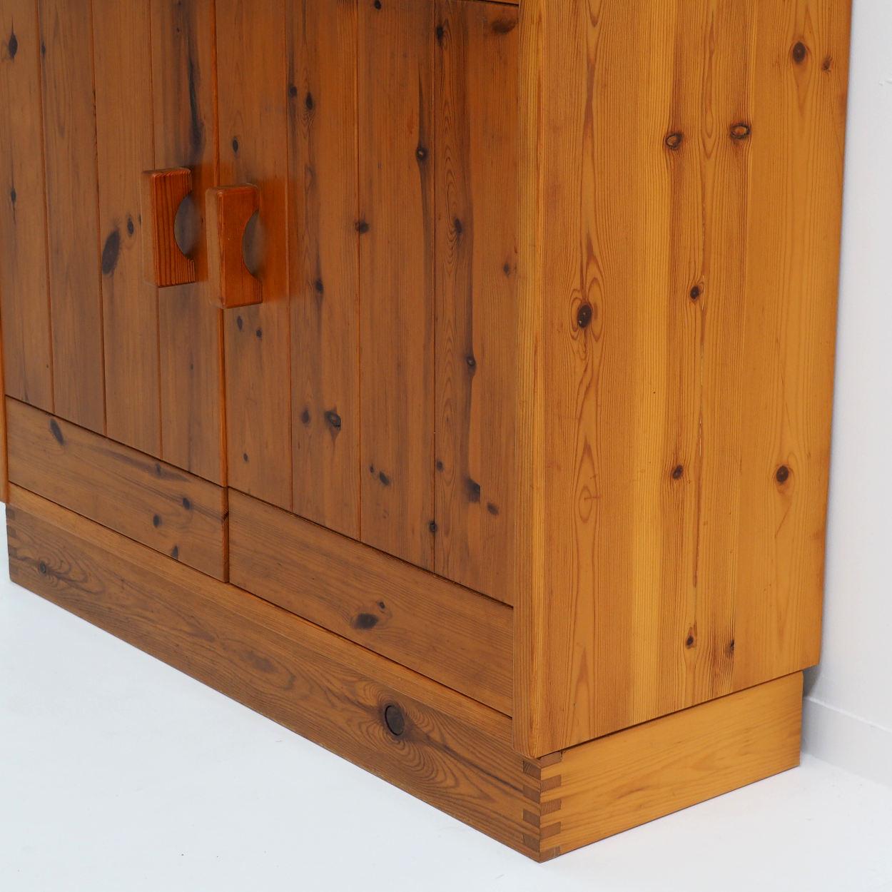 Scandinavian Pine Cabinet in the Style of Charlotte Perriand For Sale 4
