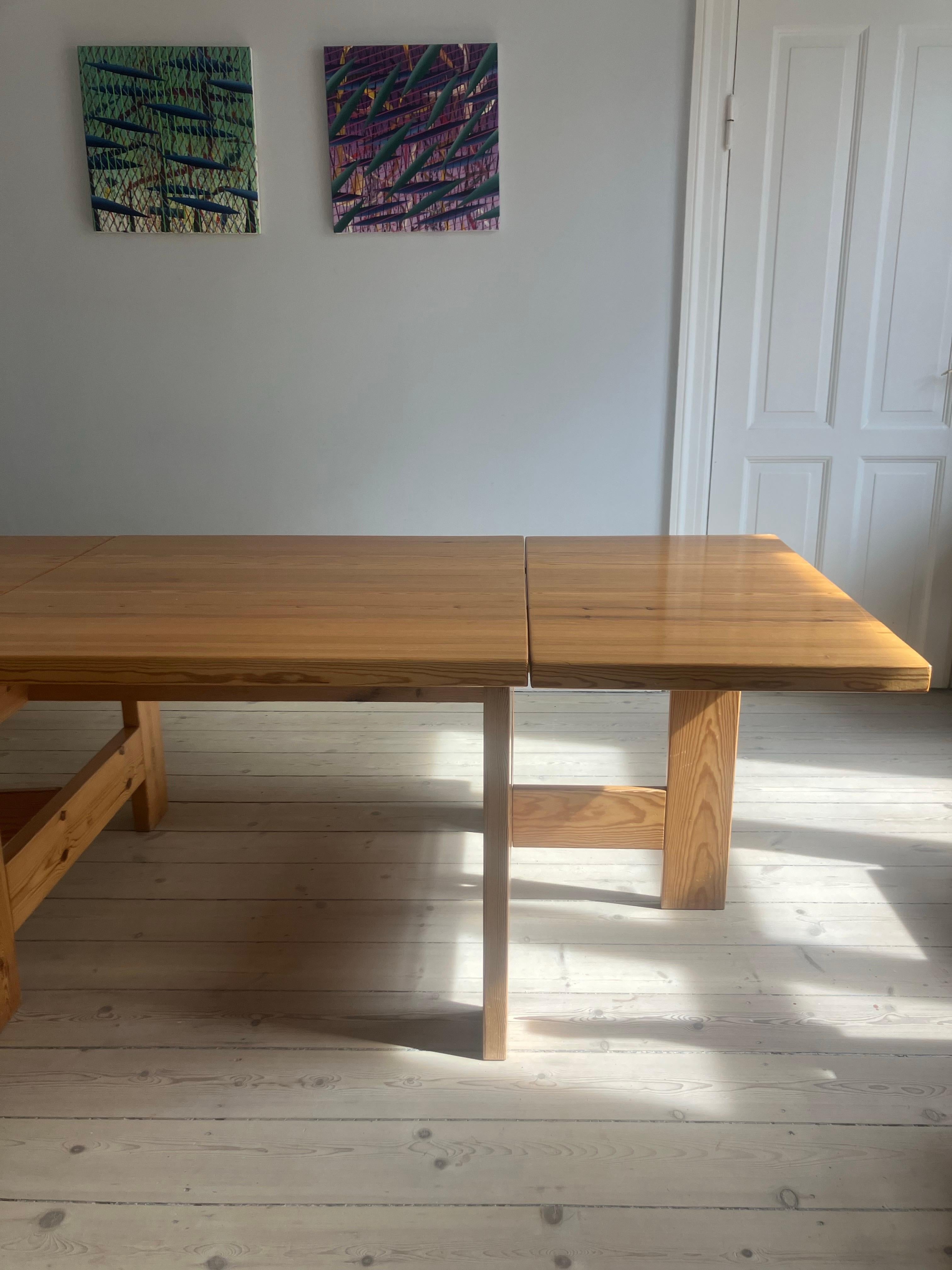 Late 20th Century Scandinavian pine dining room set with 6 t-chairs with Buffalo leather seats