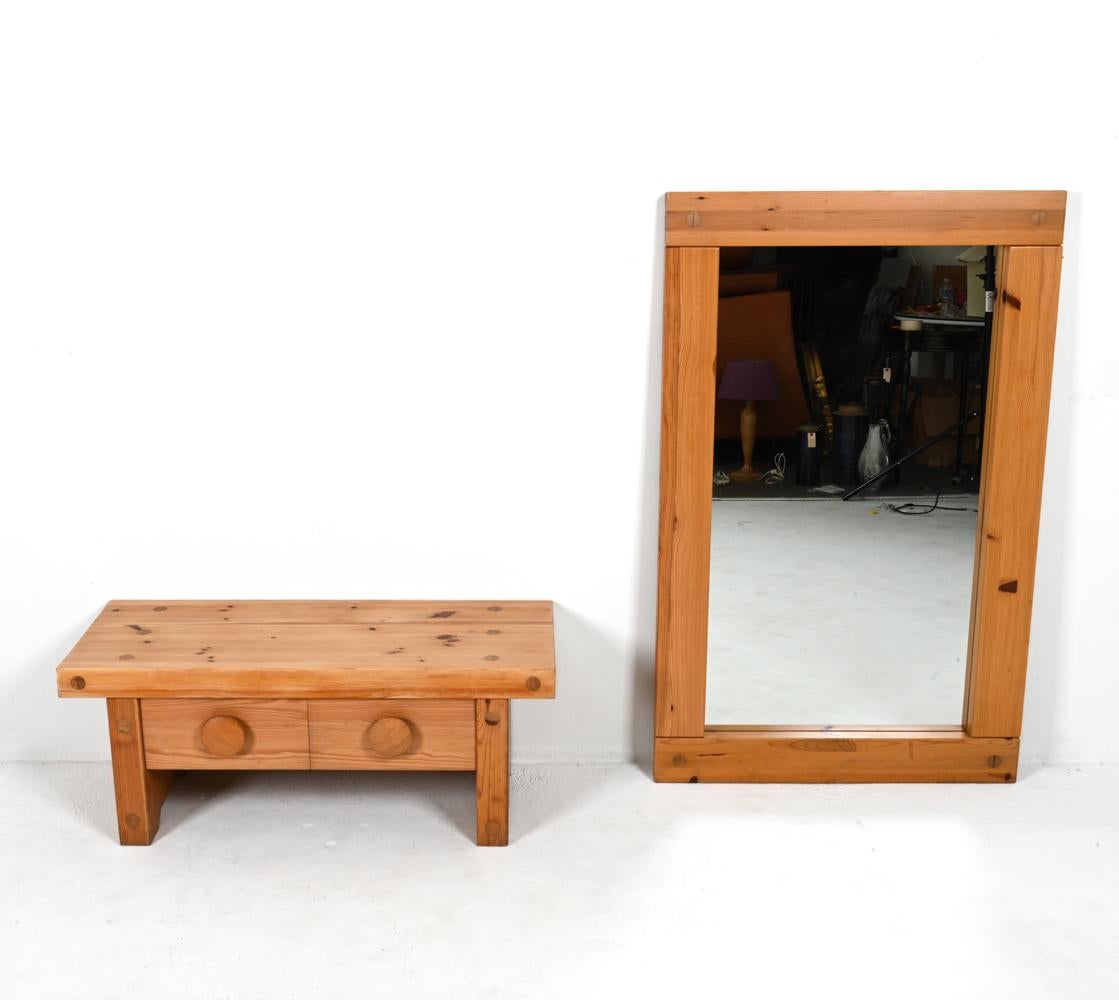 NOTE: Dimensions provided refer to the mirror. The bench measures H 15.75