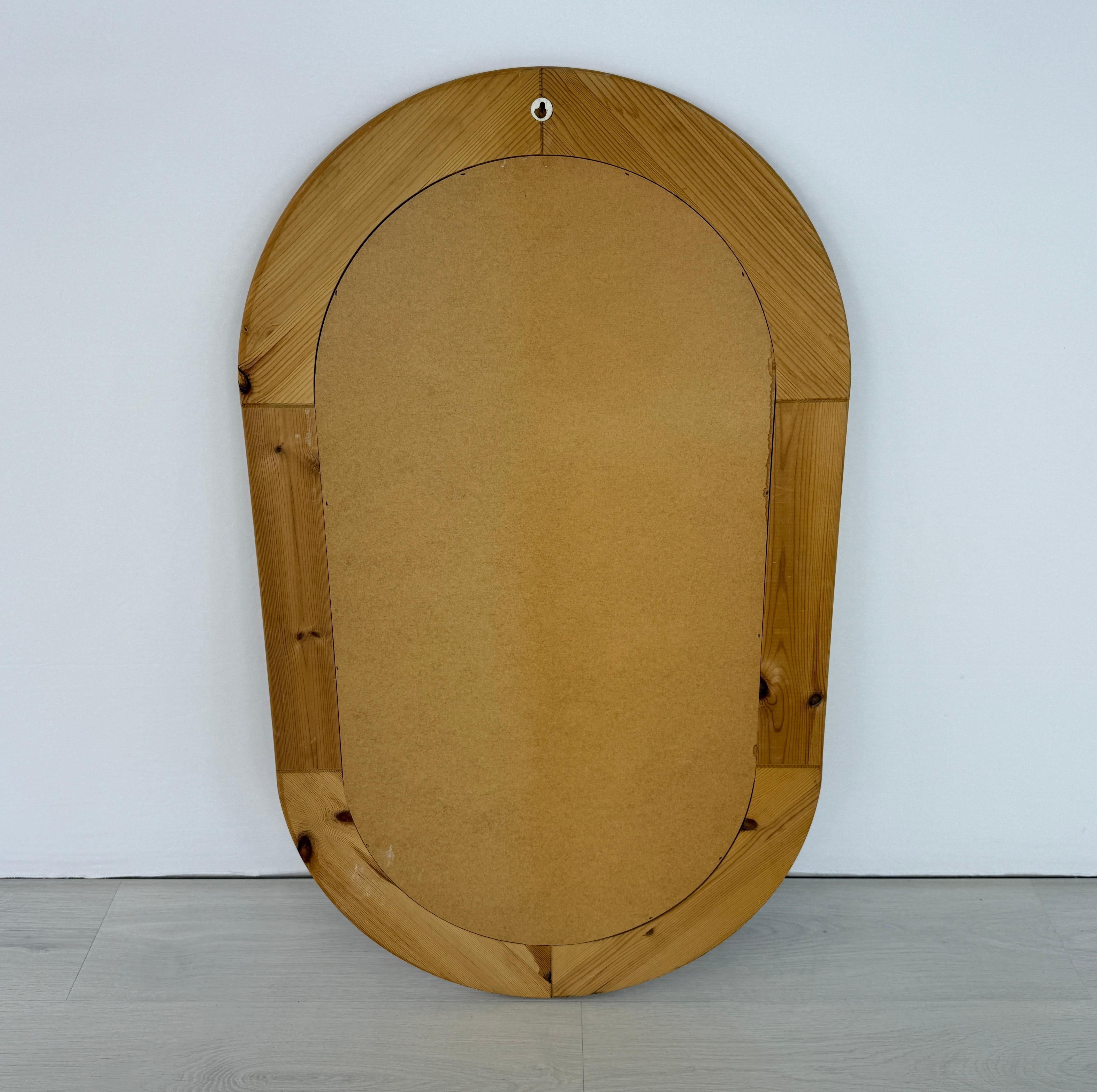 Pino Specchio scandinavo in pino in vendita