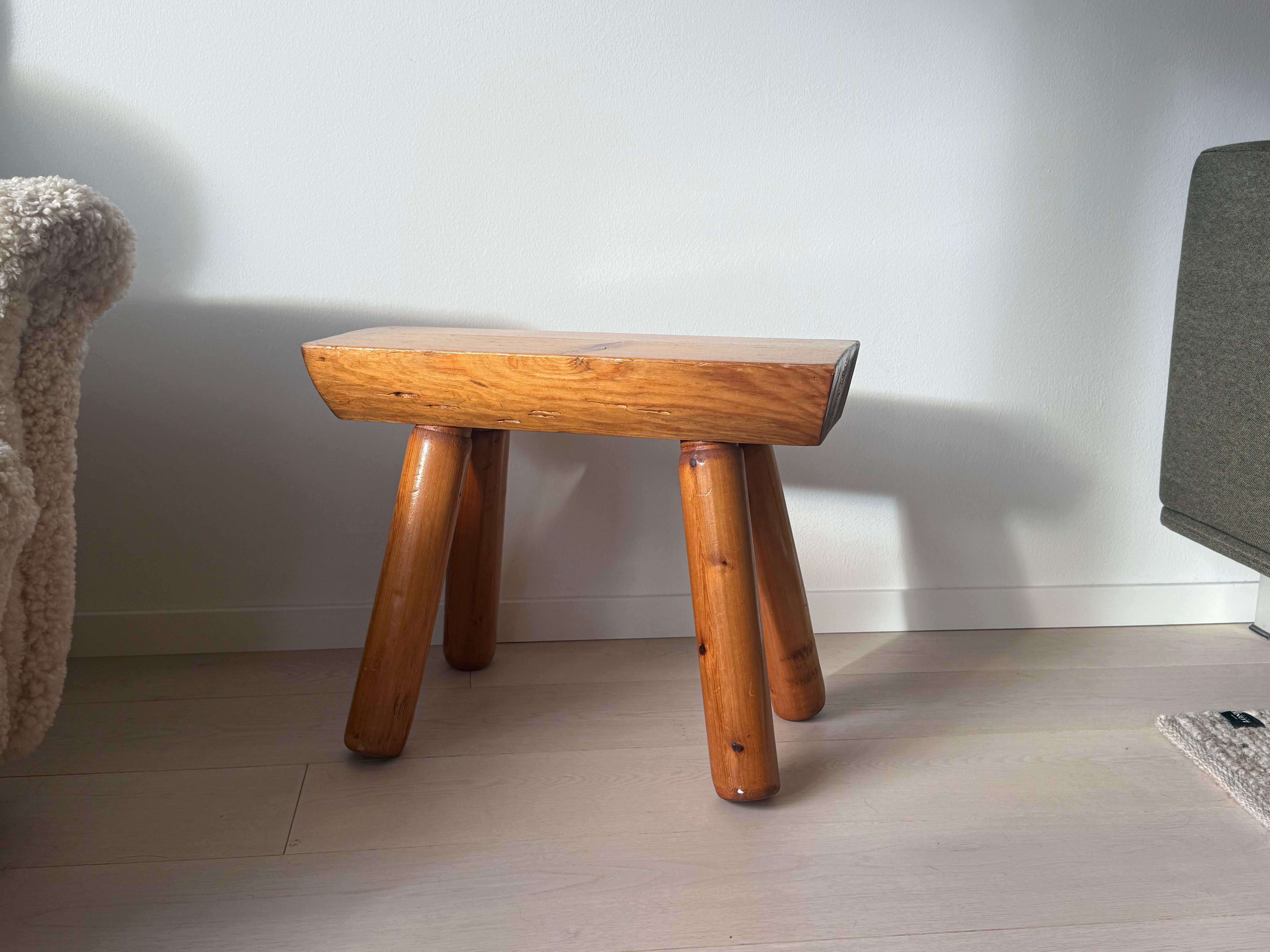 Hocker aus skandinavischer Kiefer, 1970er Jahre (Moderne der Mitte des Jahrhunderts) im Angebot