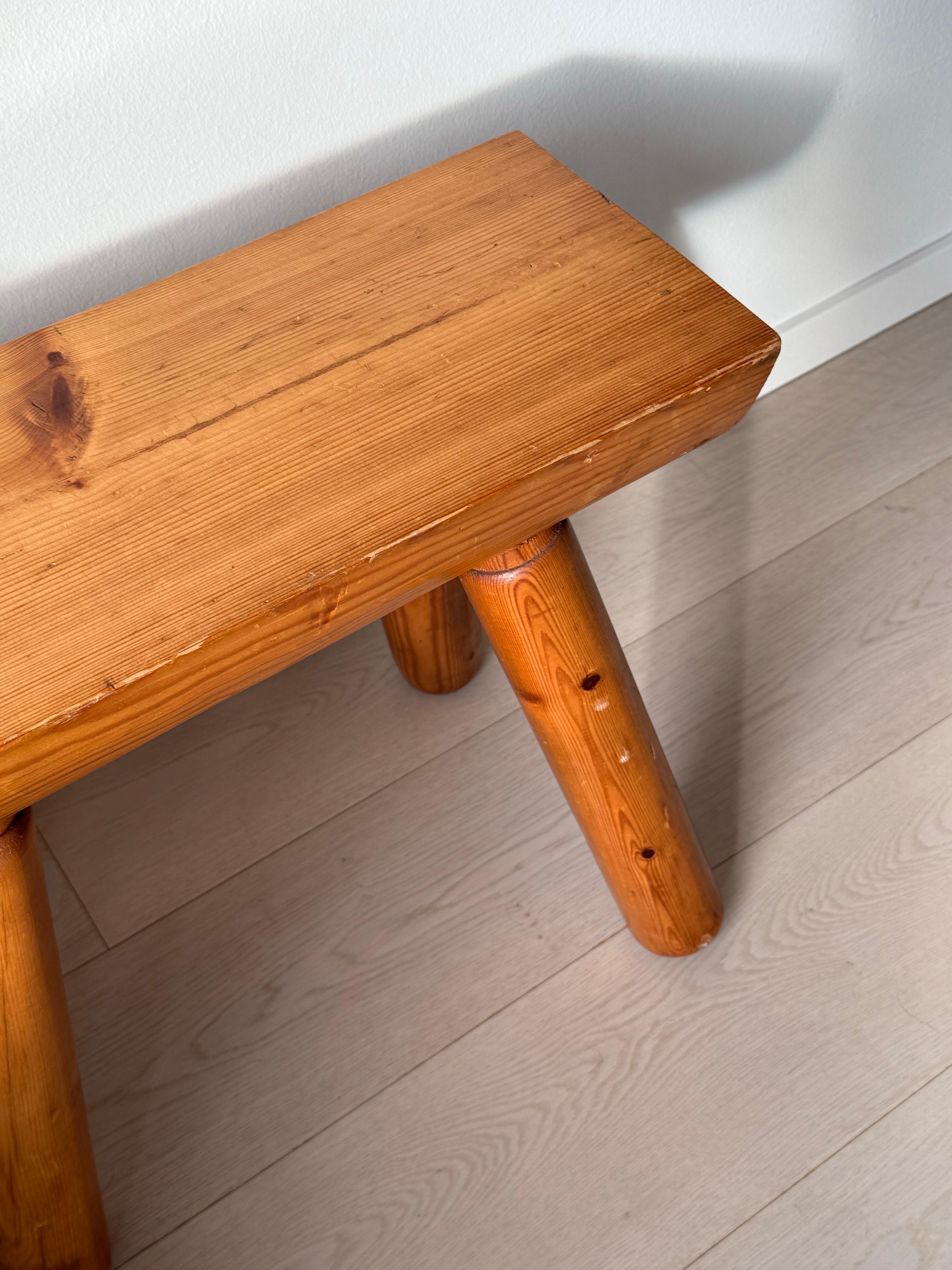 Hocker aus skandinavischer Kiefer, 1970er Jahre (Kiefernholz) im Angebot