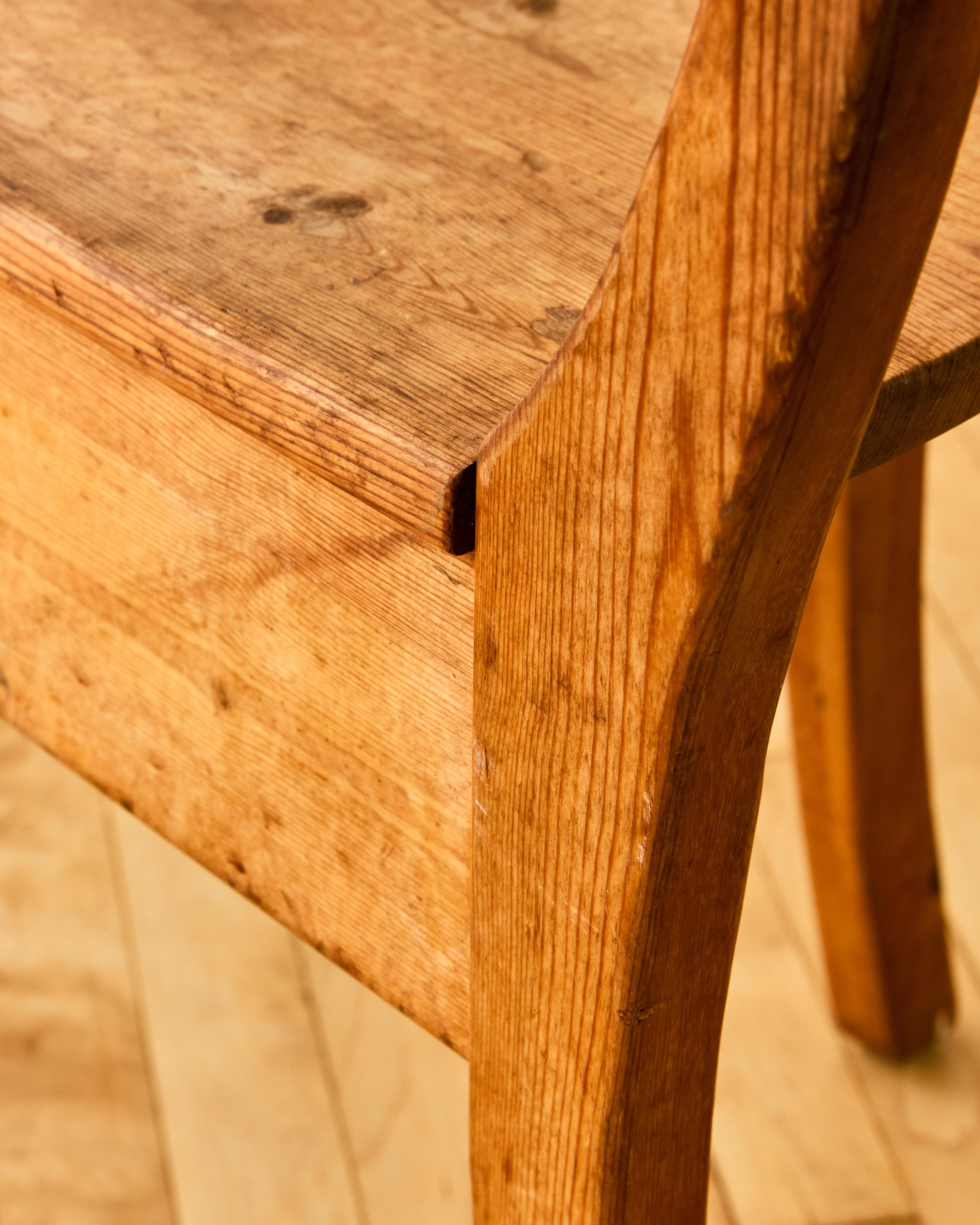 Sillón trípode escandinavo de pino c. 1960 en venta 1