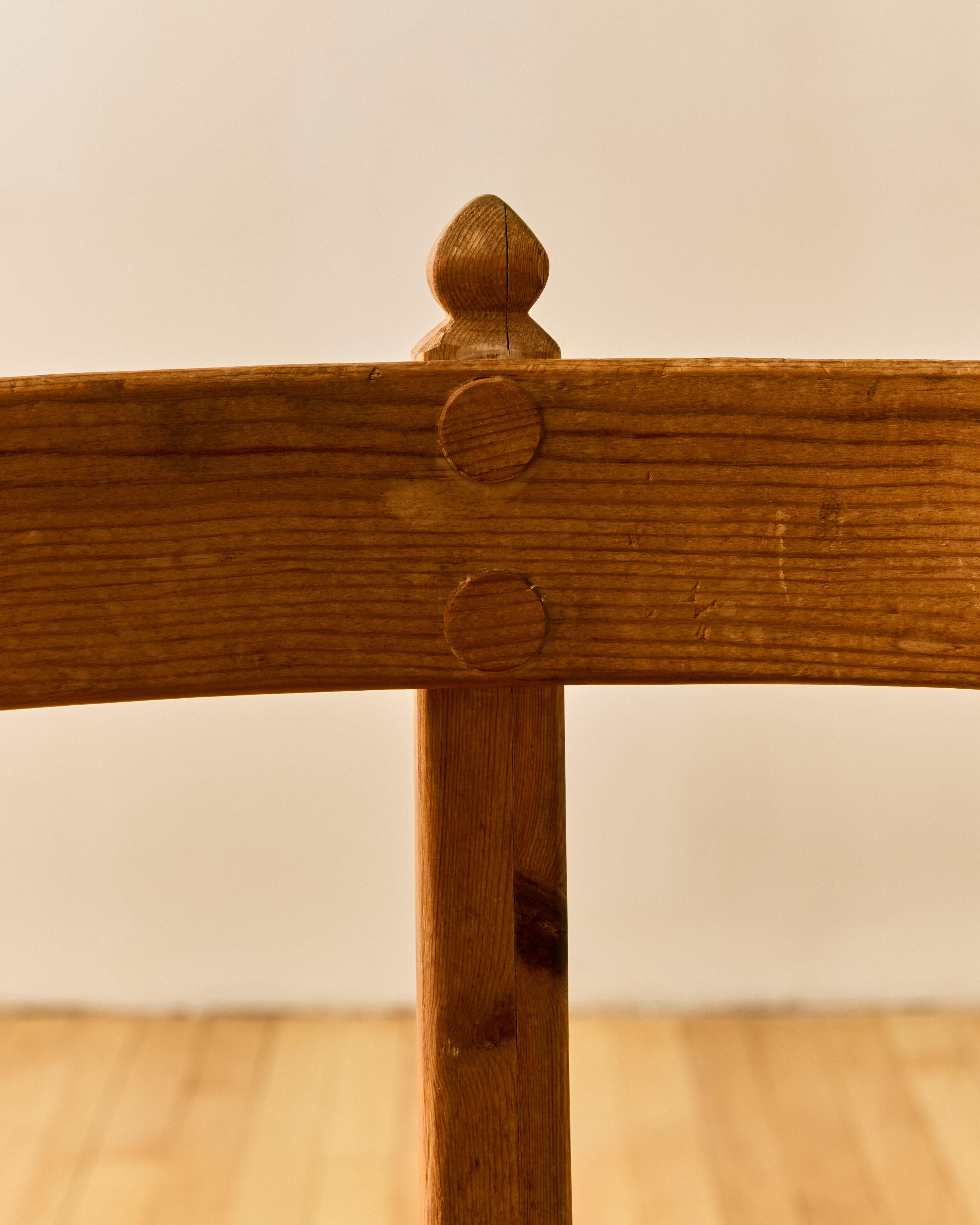 Sillón trípode escandinavo de pino c. 1960 en venta 2