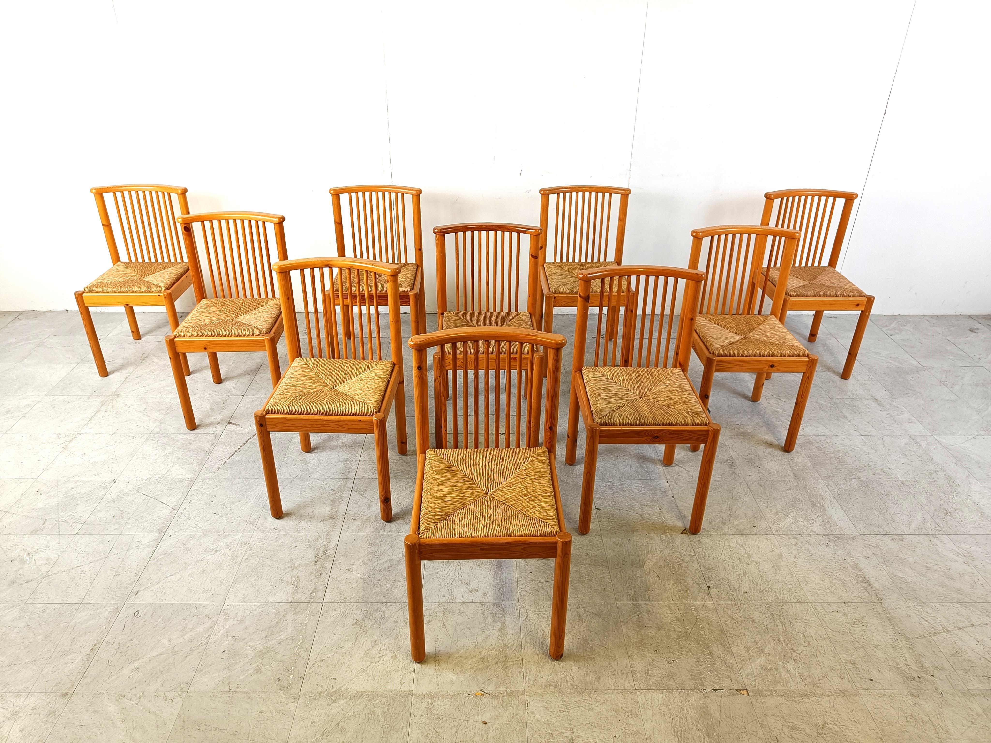 Beautifully crafted mid century dining chairs made from pine wood with wicker seats.

The curved backrests with spindles looks great.

They come as a set of 10.

1970s - Denmark

Very good condition


Dimensions:
Height: 83cm
Width x depth: