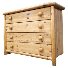 Commodes and Chests of Drawers