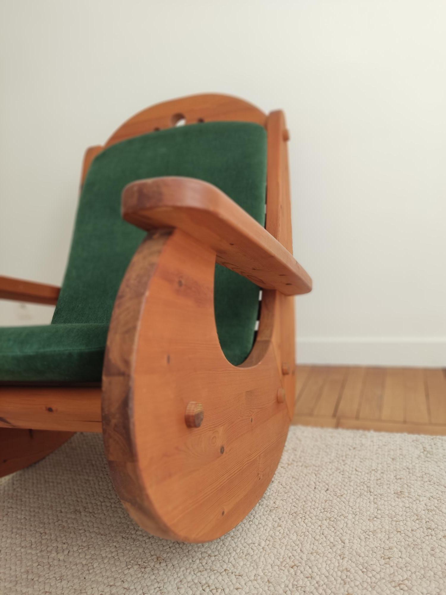 Chaise à bascule en pin scandinave en vente 1
