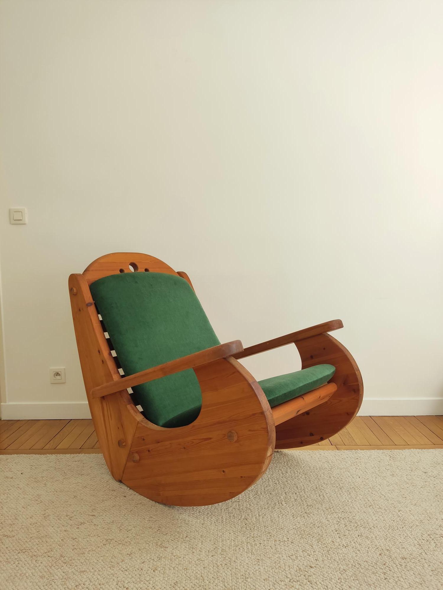 Chaise à bascule en pin scandinave en vente 2