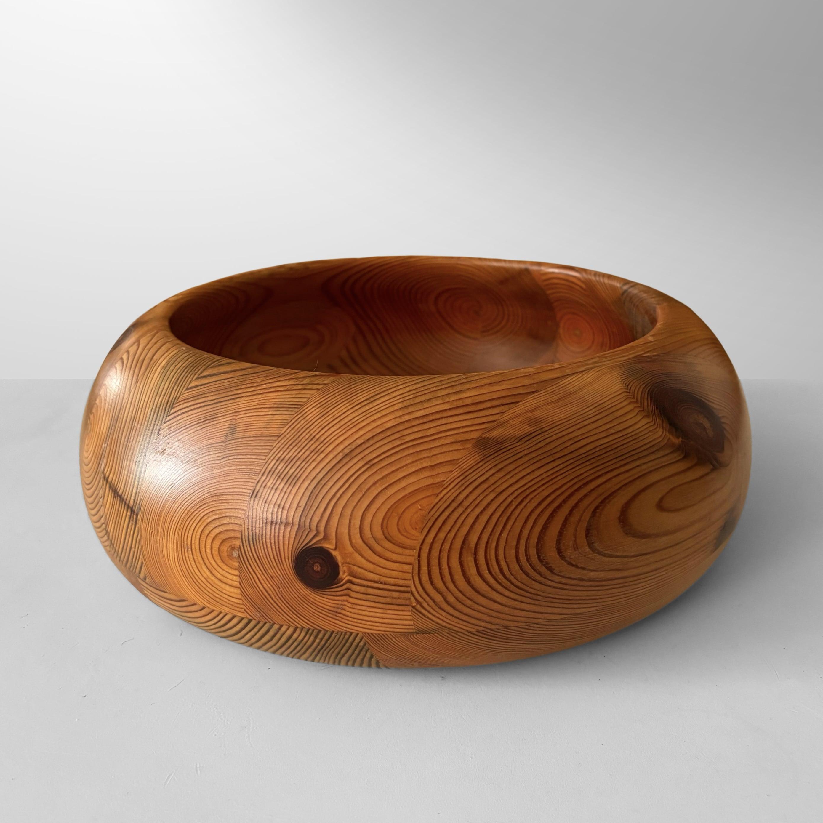 Scandinavo moderno Ciotola scandinava in legno di pino di Stig Johnsson per Smålandsslöjd, Svezia, anni '70 in vendita