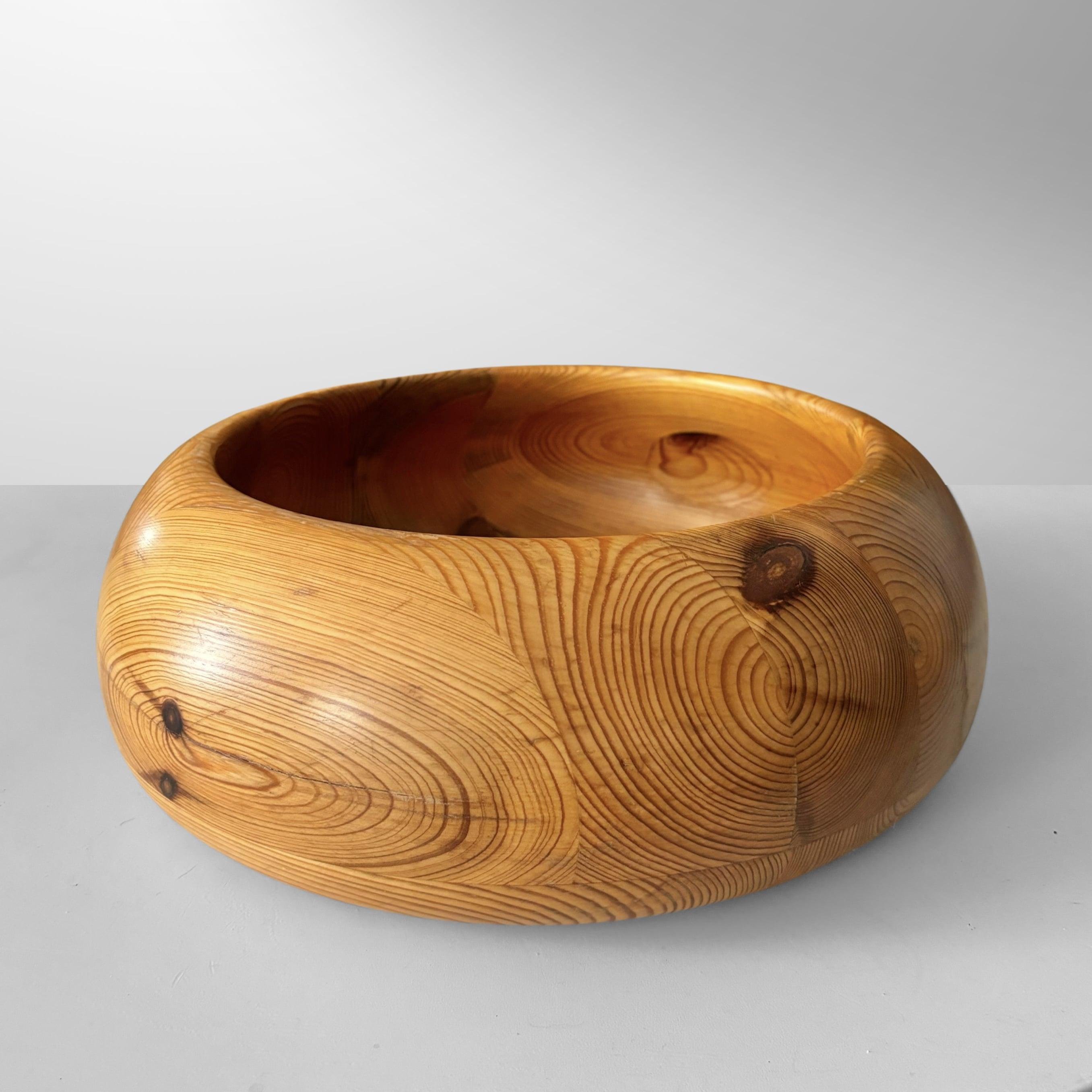 Svedese Ciotola scandinava in legno di pino di Stig Johnsson per Smålandsslöjd, Svezia, anni '70 in vendita