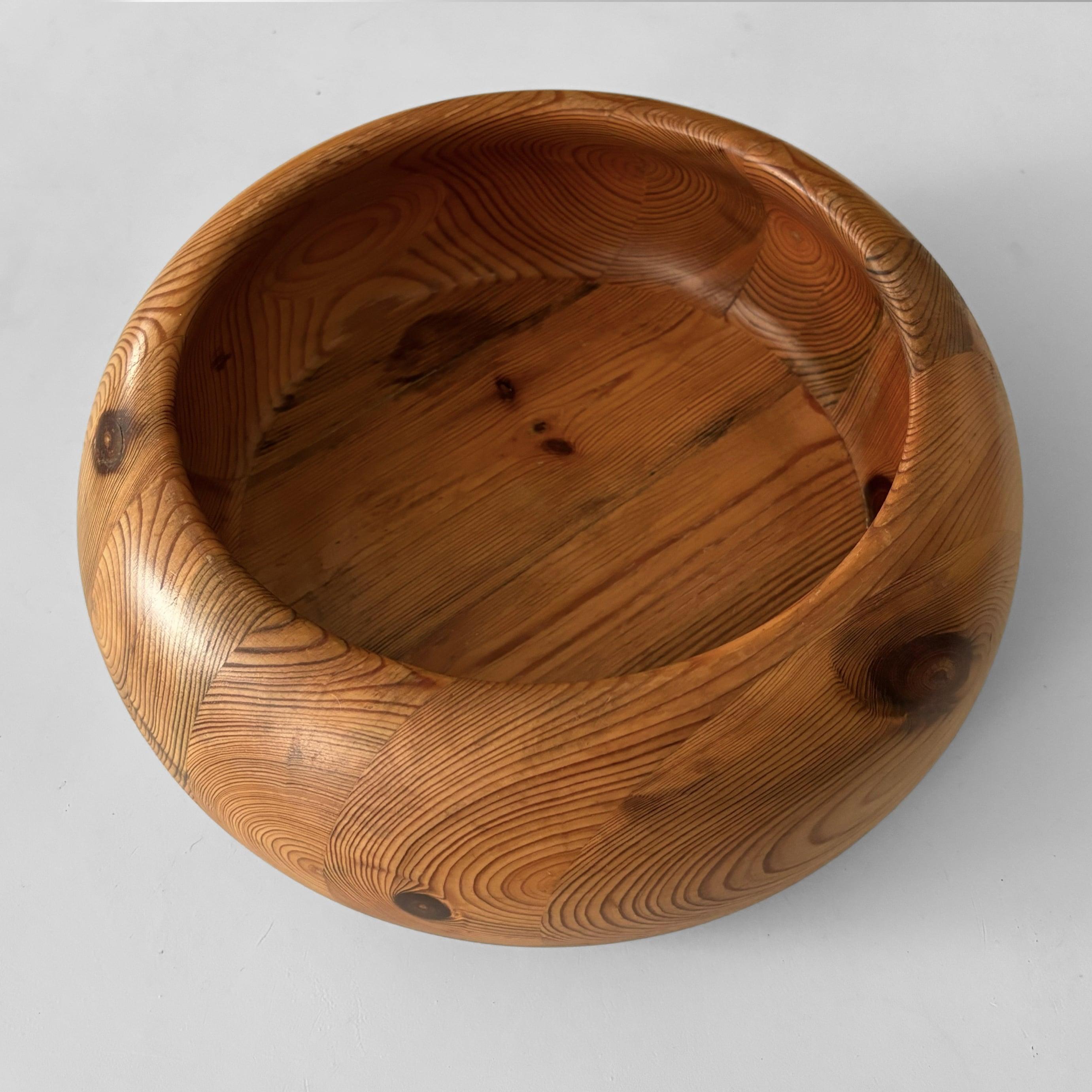 Tornito Ciotola scandinava in legno di pino di Stig Johnsson per Smålandsslöjd, Svezia, anni '70 in vendita