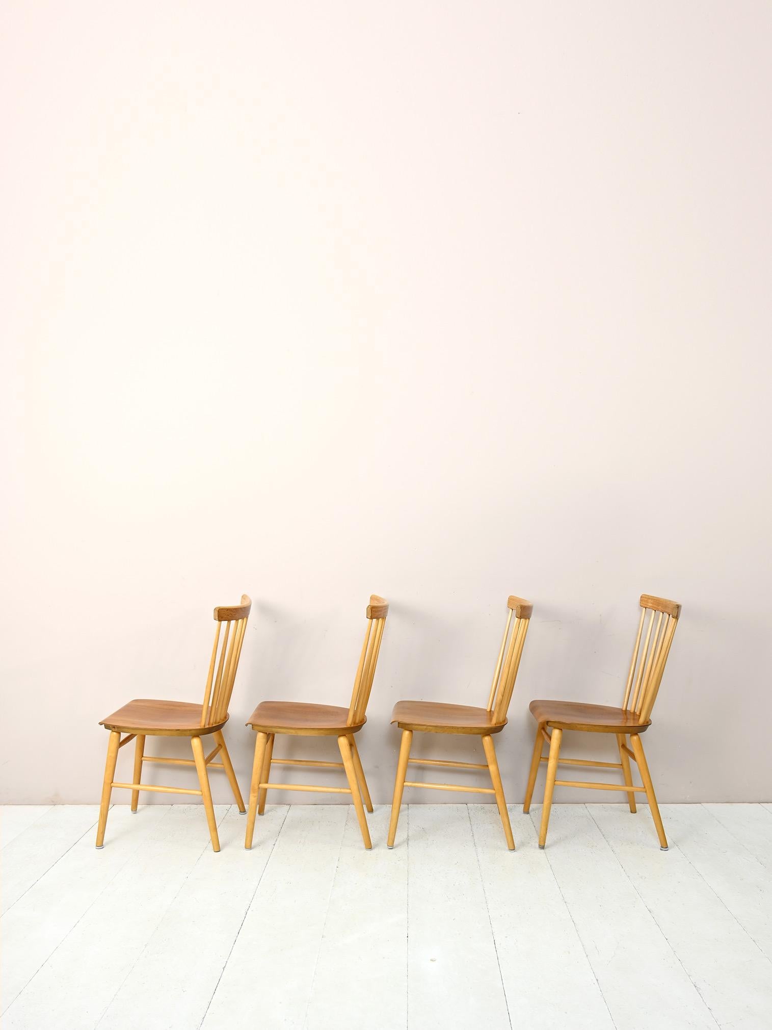Set of 4 vintage 1960s birch and teak wood chairs.

An iconic Scandinavian style model and still produced today.
The birch wood frame consists of a backrest formed by eight vertical stems and legs that are also conical in shape. The shaped seat