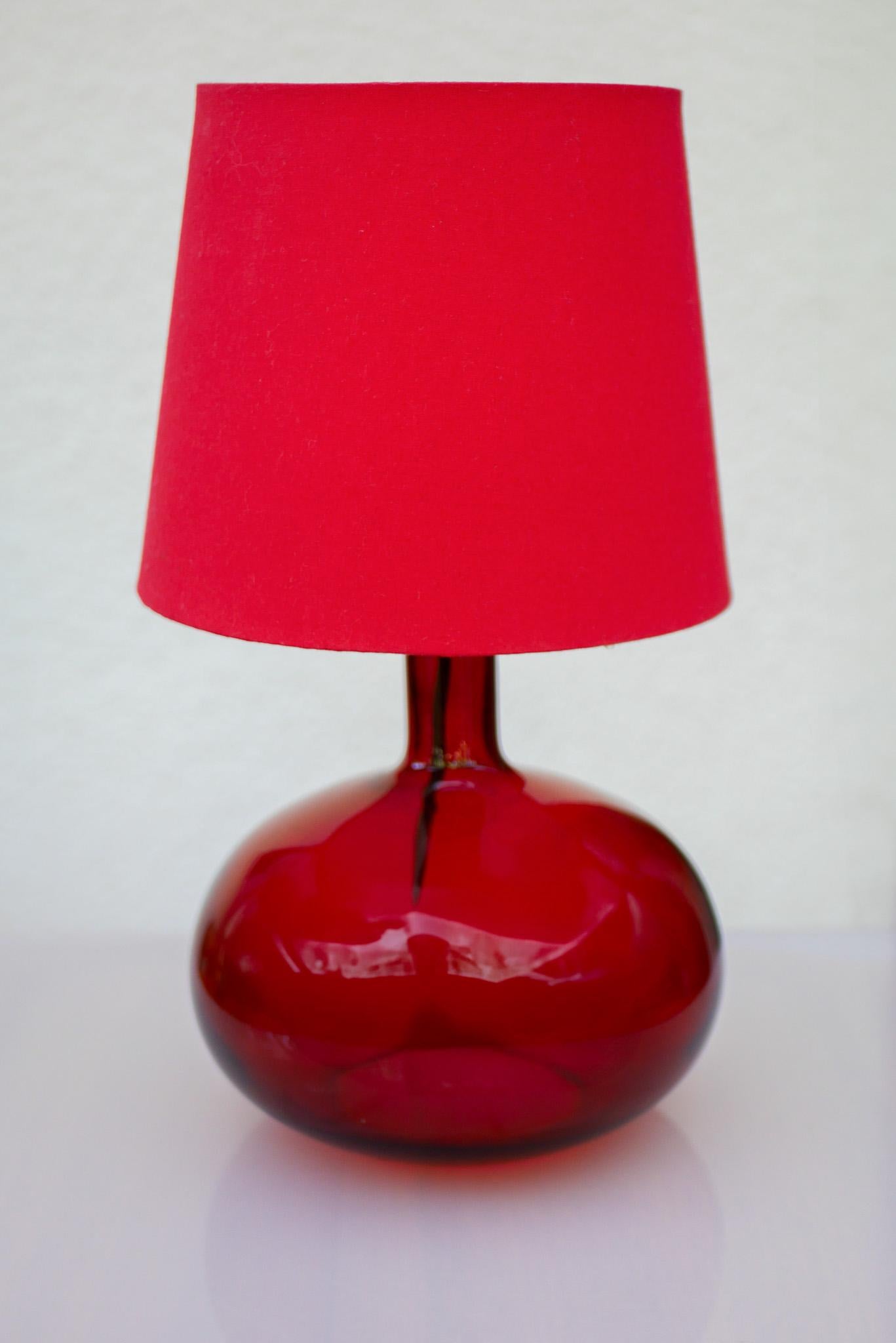 Swedish Scandinavian Pop Art style bright red glass table lamp by Anne Nilsson for Ikea For Sale