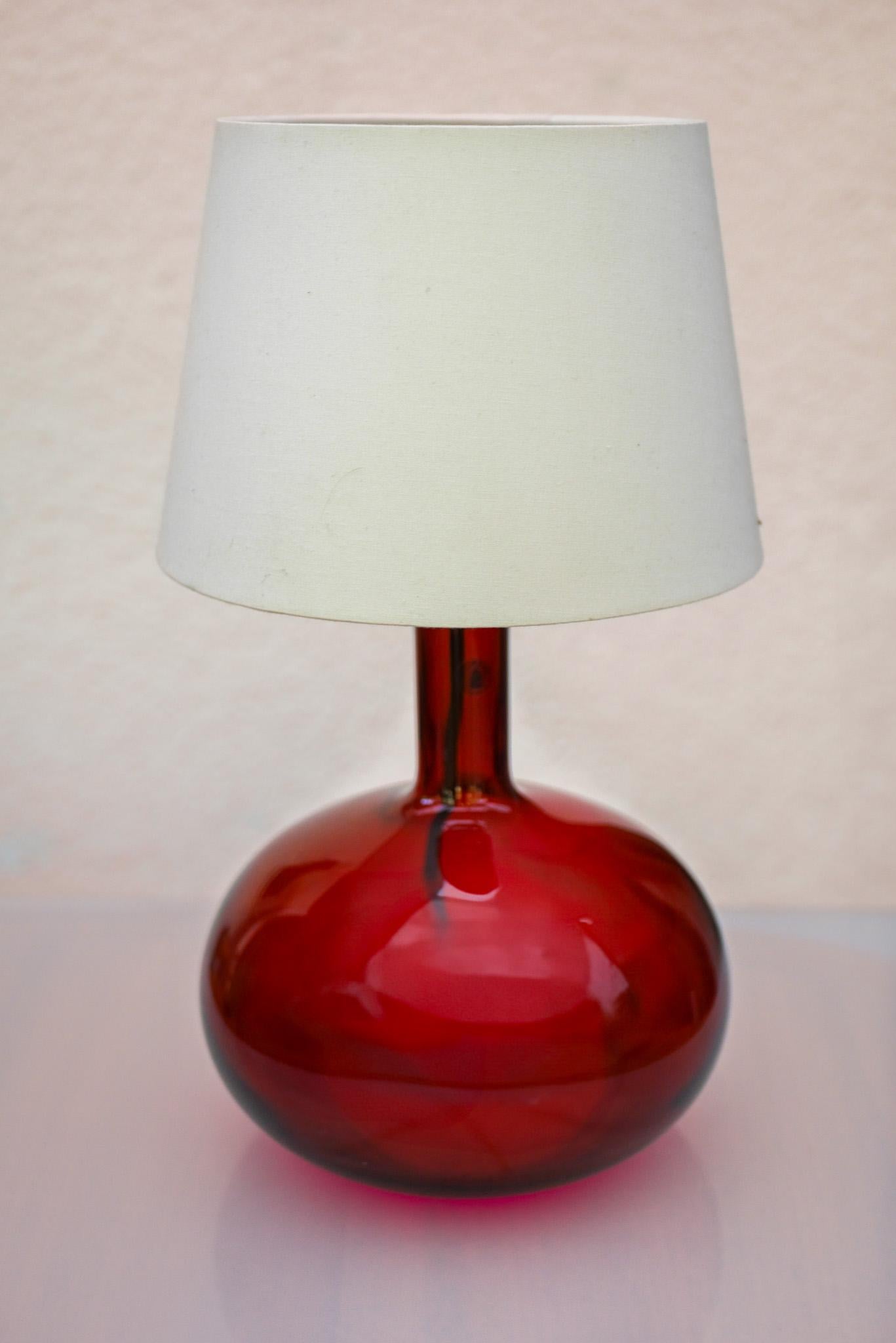 Late 20th Century Scandinavian Pop Art style bright red glass table lamp by Anne Nilsson for Ikea For Sale