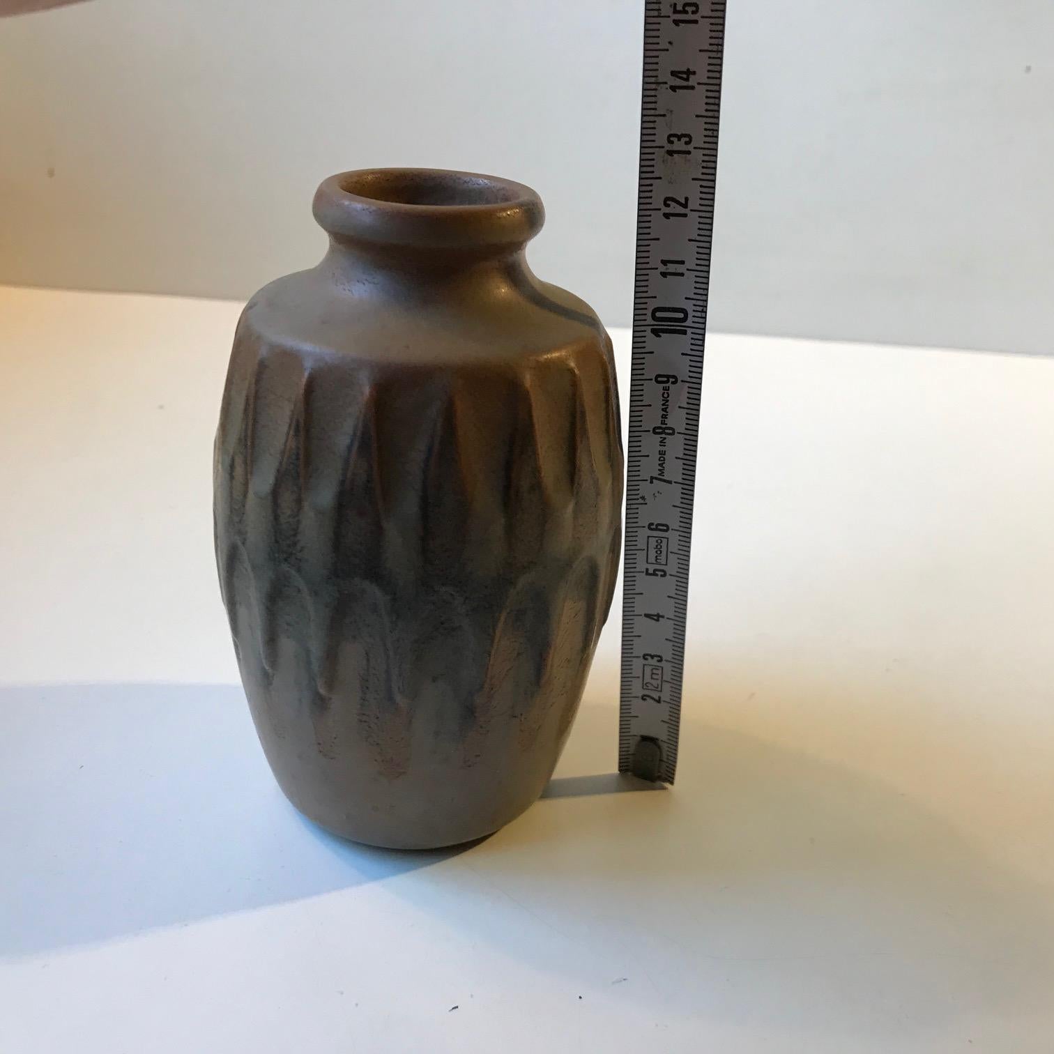 Skandinavische Keramikvase aus skandinavischer Keramik mit Camou-Glasur von Gnther Praschak für Knabstrup (Mitte des 20. Jahrhunderts) im Angebot