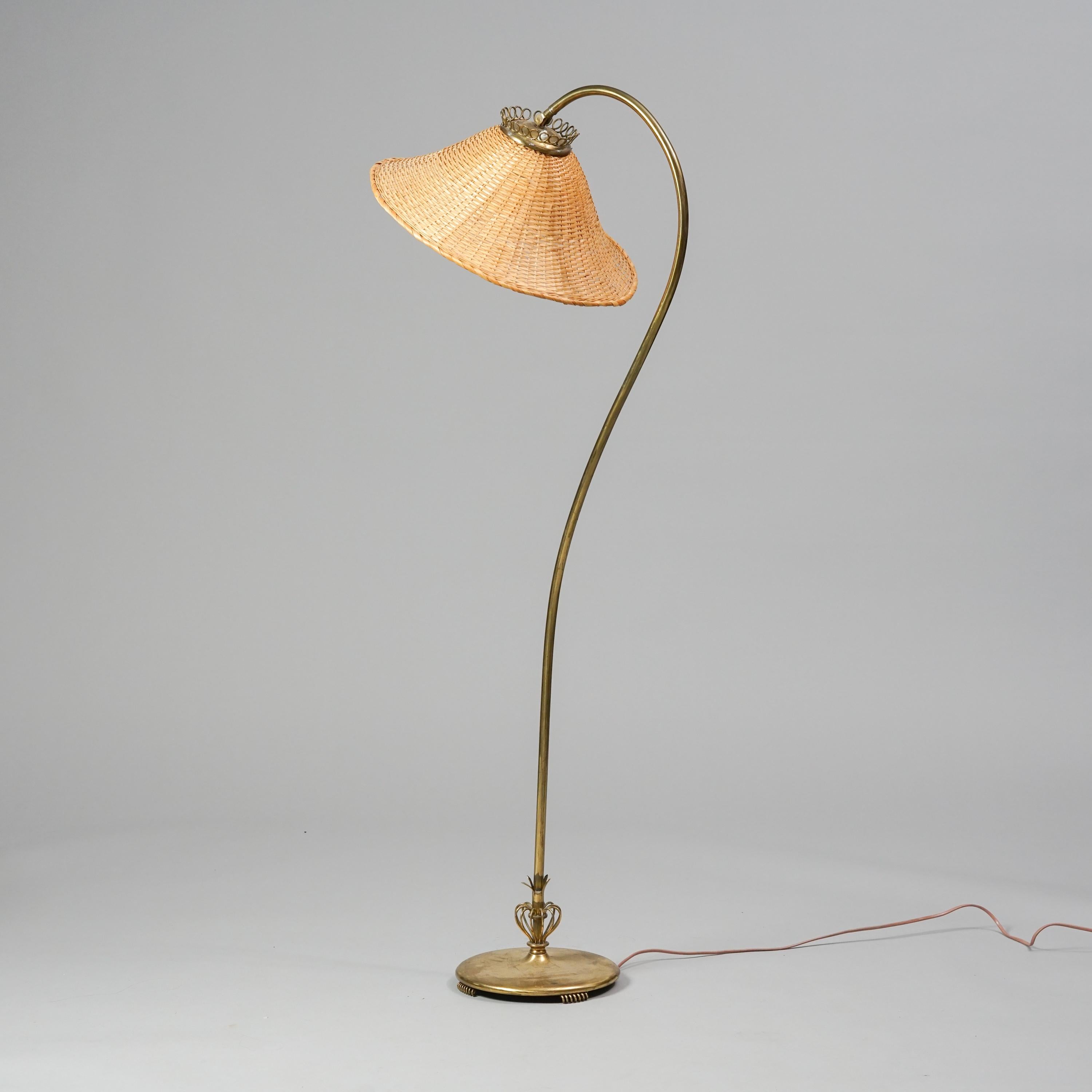 Skandinavische Rattan-Stehlampe, attr. Taidetakomo Hakkarainen, 1940er-Jahre (Skandinavische Moderne) im Angebot
