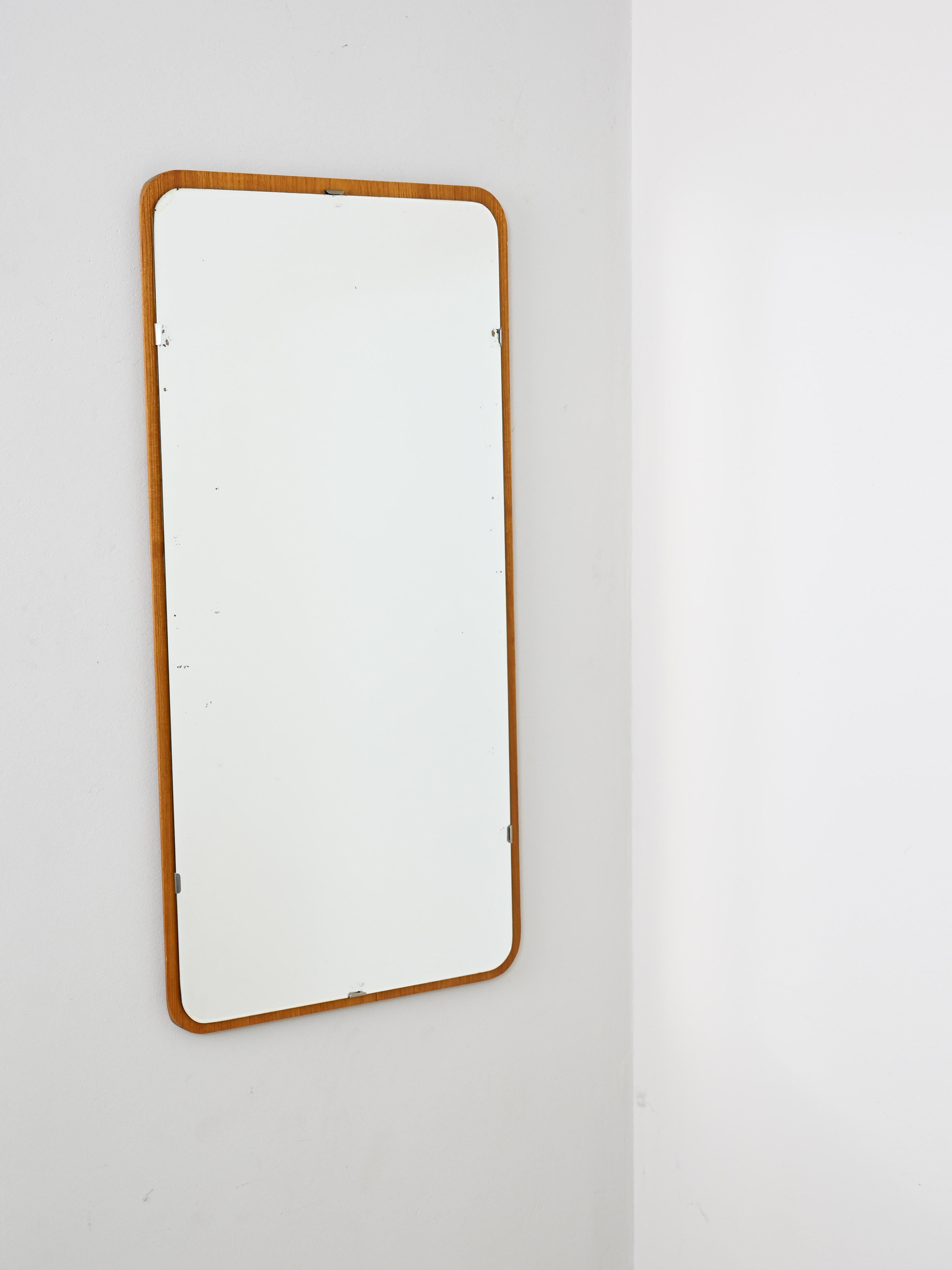 Scandinavian rectangular shaped mirror original vintage 1950s.

This light, mid-century style piece of furniture is characterized by the shape of the frame with beveled edges.
Perfect for recreating a retro-flavored corner.

Good condition. May