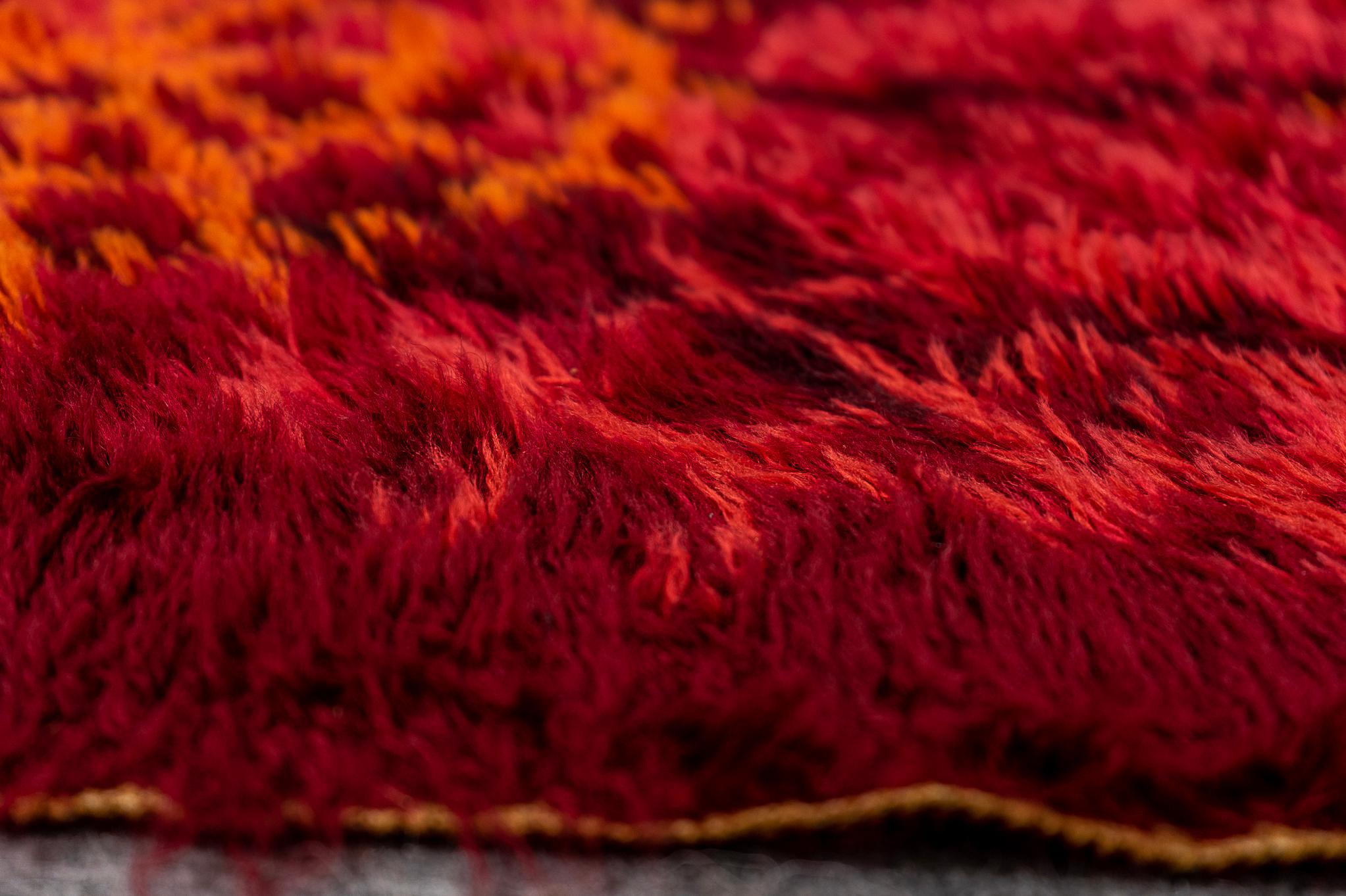 Milieu du XXe siècle Tapis scandinave en laine rouge en vente