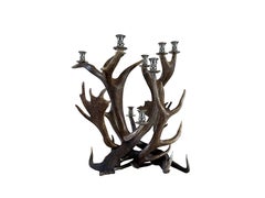 Candelabro scandinavo in corna di renna, fascino rustico a dieci luci