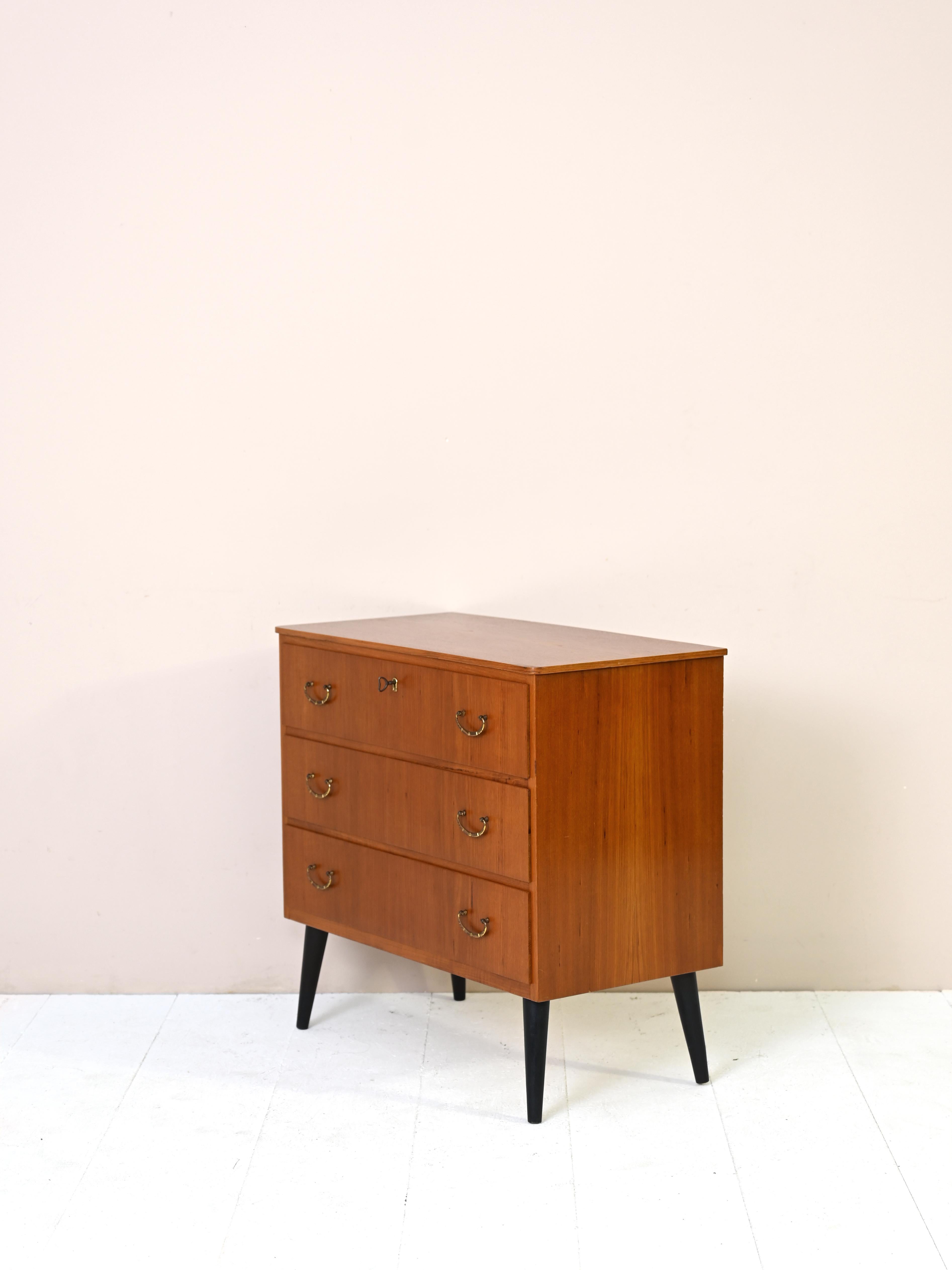 Scandinavian retro teak chest of drawers In Good Condition For Sale In Brescia, IT