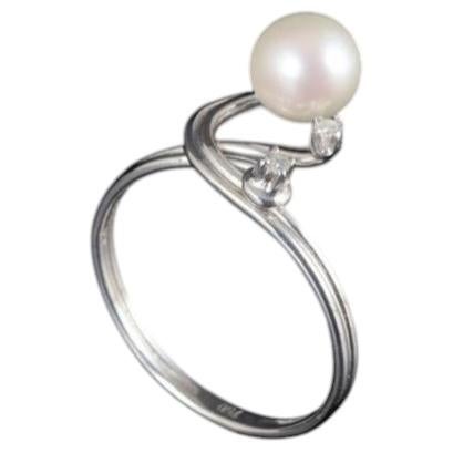 Anillo escandinavo con perla y diamantes, oro blanco de 18k.