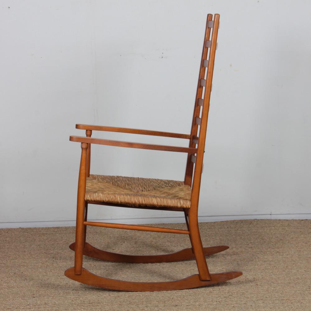 Milieu du XXe siècle Chaise à bascule scandinave des années 1960 en vente