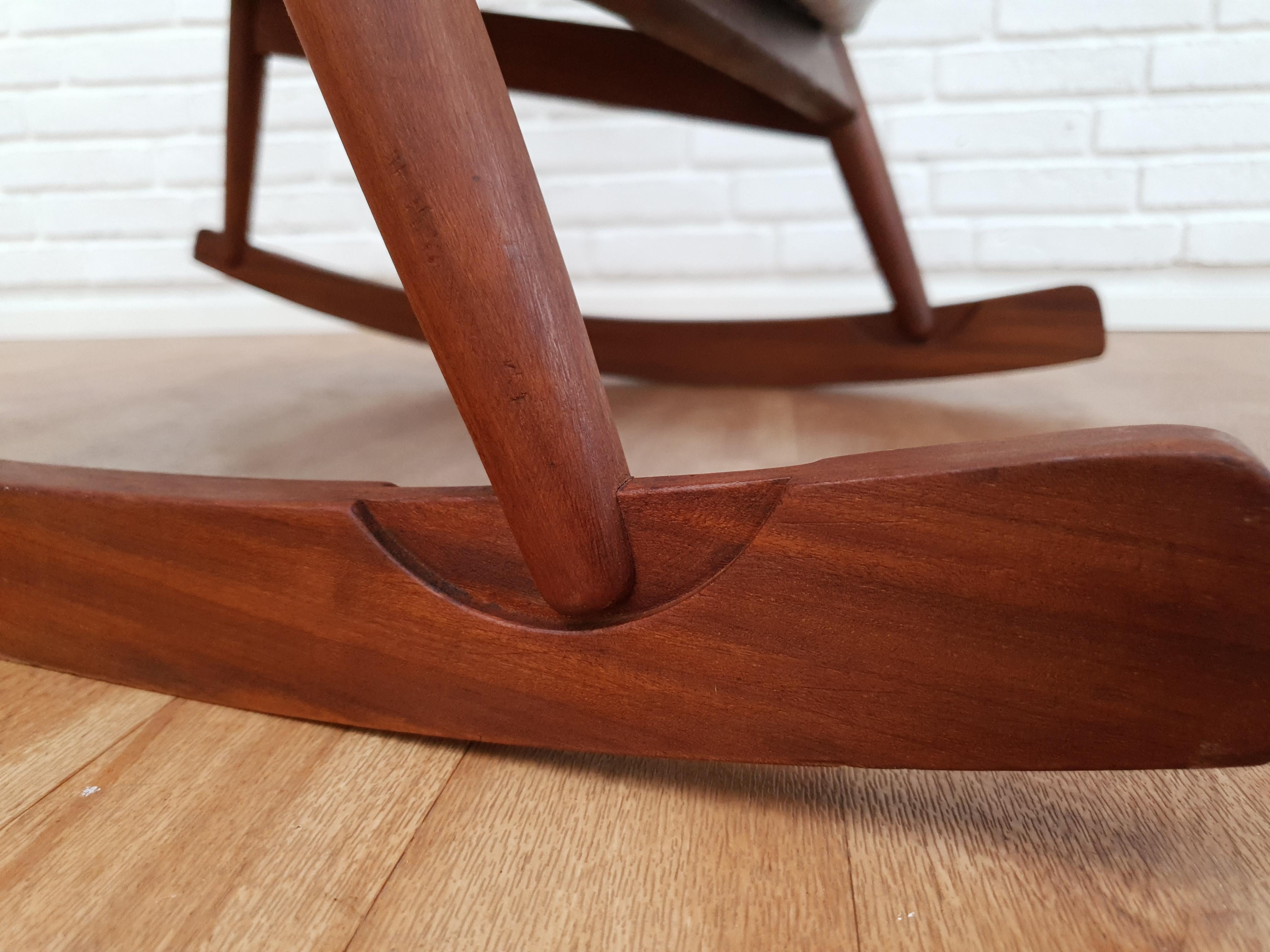 Scandinavian Rocking Chair, Teak Wood, 1960s, Completely Renovated For Sale 4