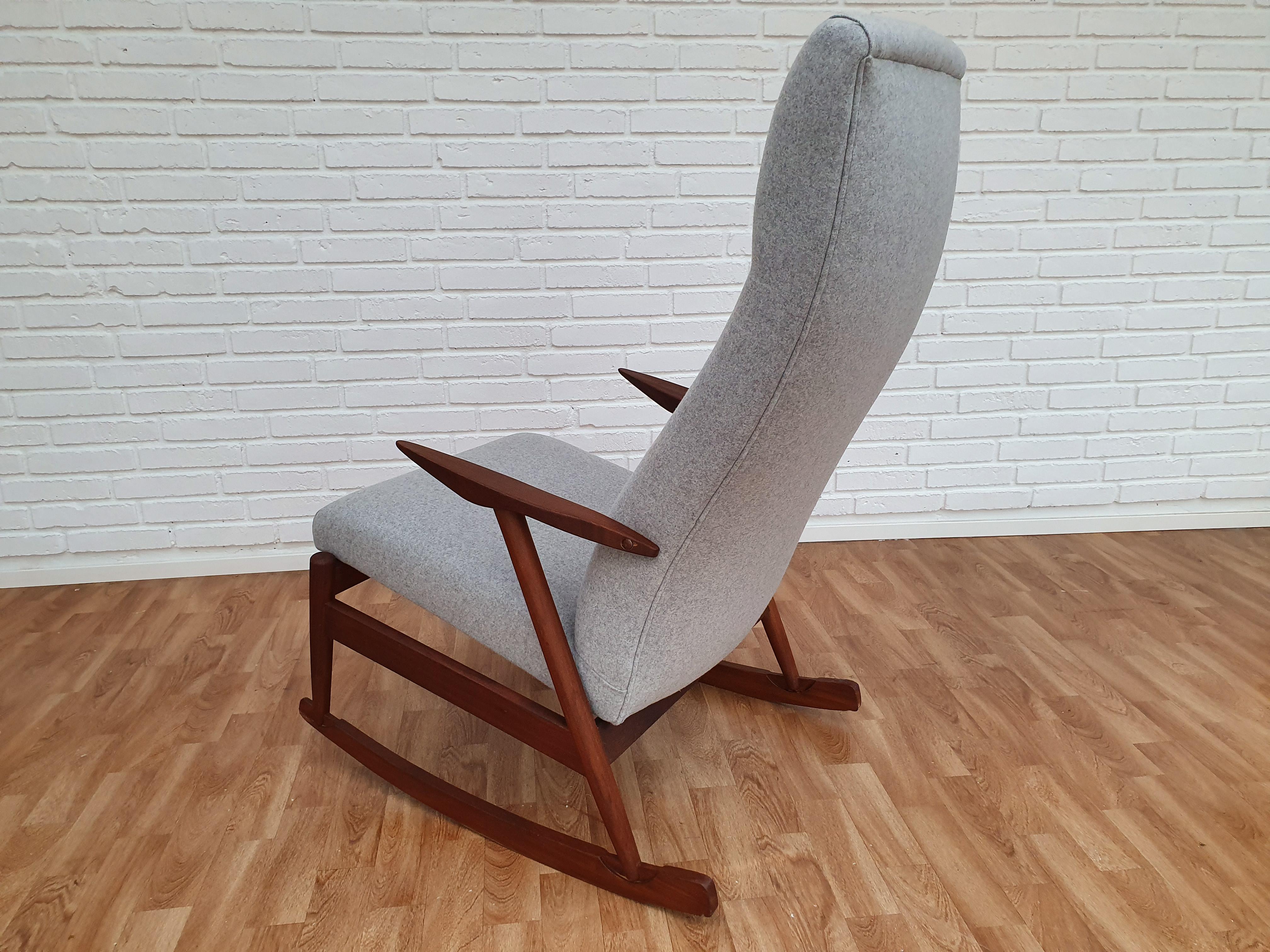 Scandinavian Rocking Chair, Teak Wood, 1960s, Completely Renovated In Good Condition For Sale In Tarm, DK