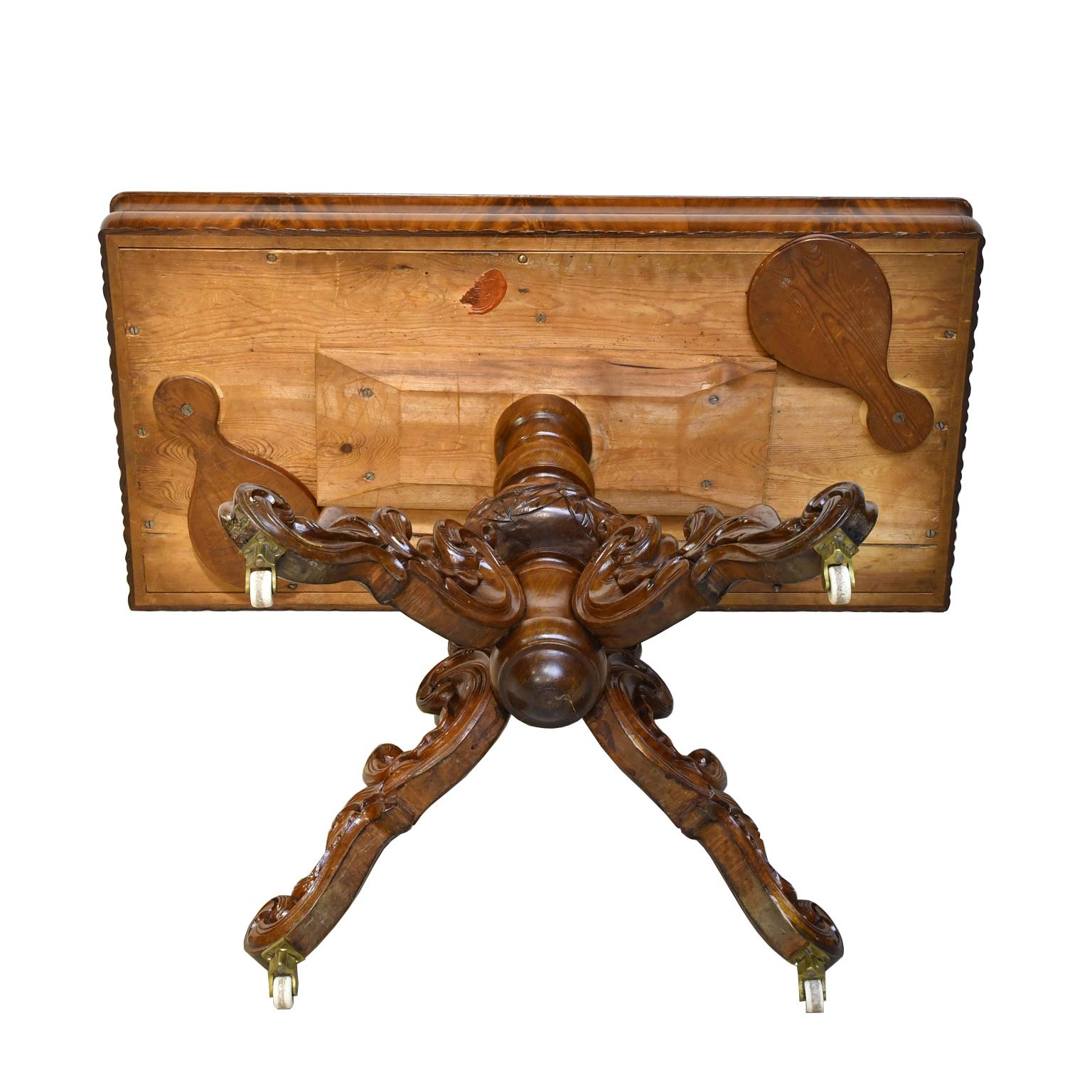 Table à jeux scandinave de style Revive rococo, vers 1850 en vente 7