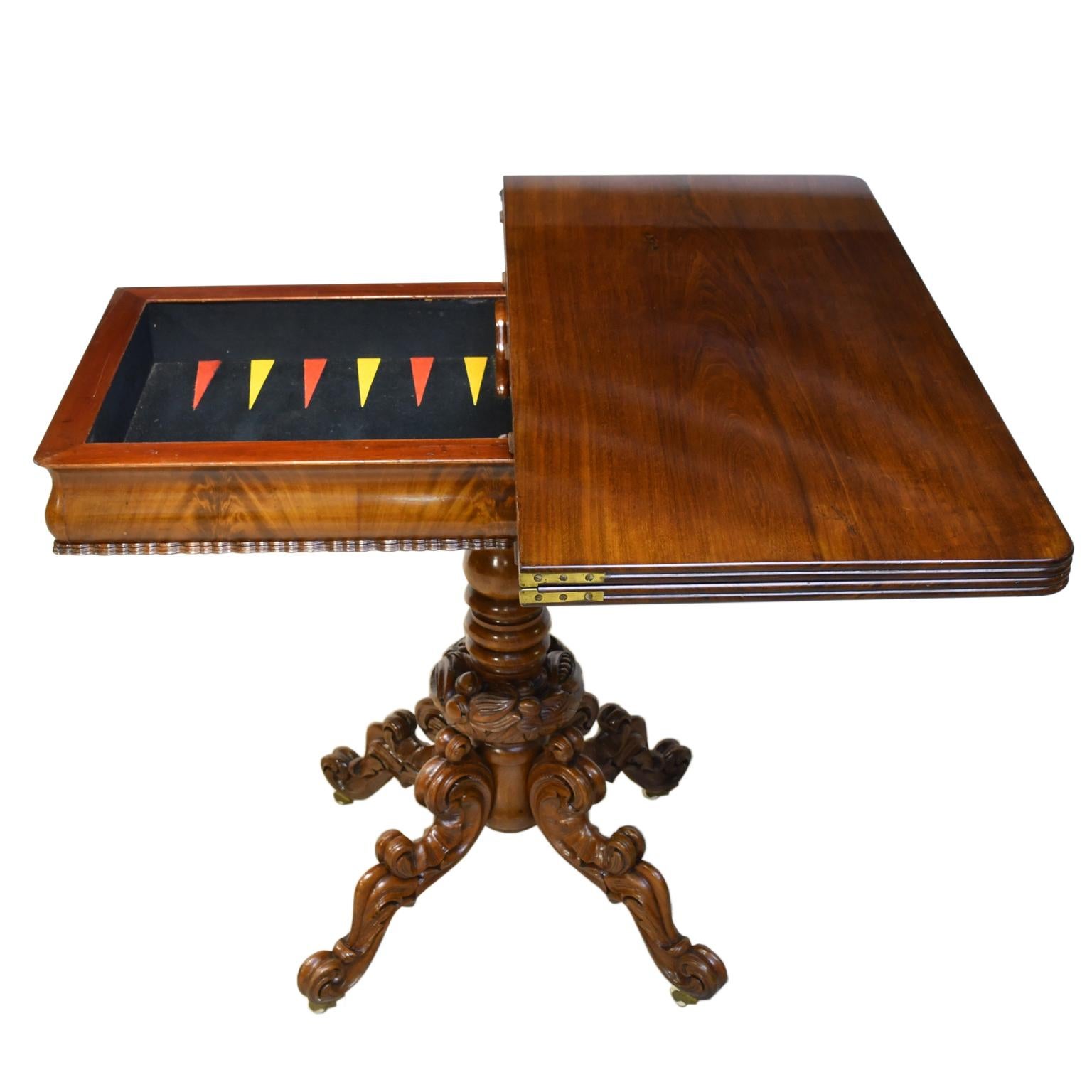 Néo-rococo Table à jeux scandinave de style Revive rococo, vers 1850 en vente