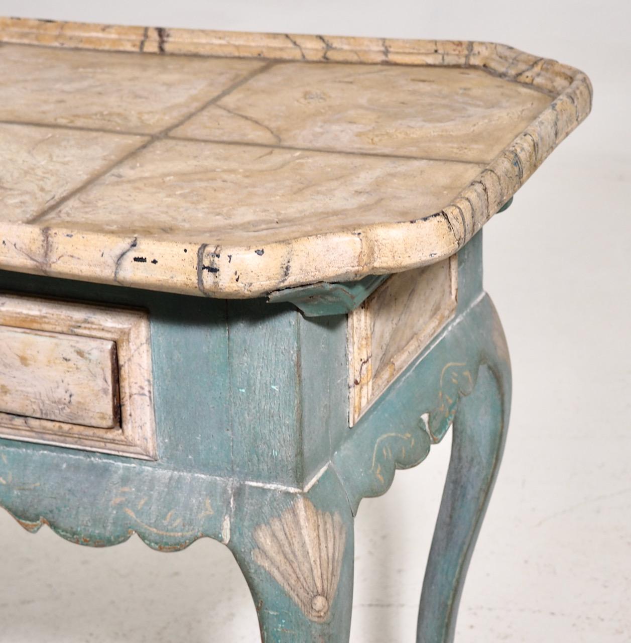 Skandinavischer Rokoko-Tisch, um 1750 im Zustand „Gut“ im Angebot in Aalsgaarde, DK