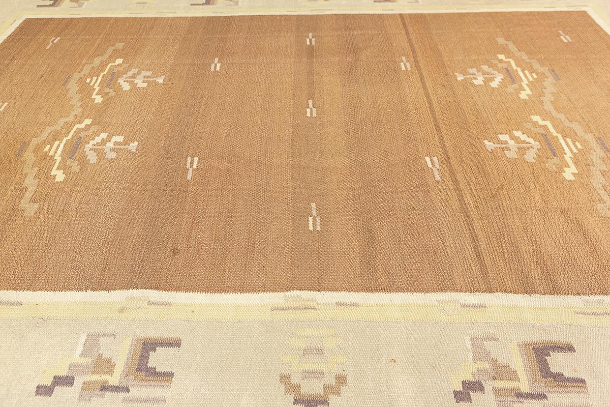 Scandinave moderne Tapis scandinave Rollakan aux tons terreux en vente