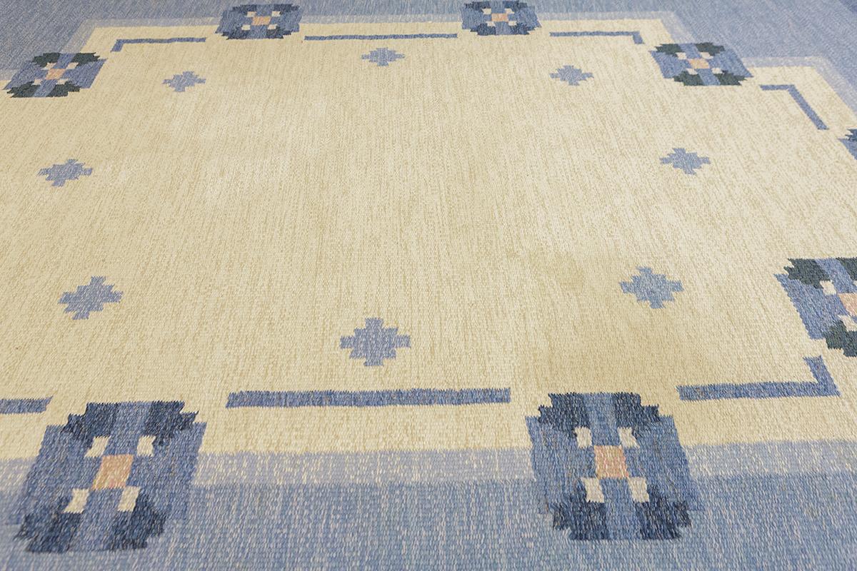 Scandinave moderne Tapis scandinave Rollakan bleu clair en vente